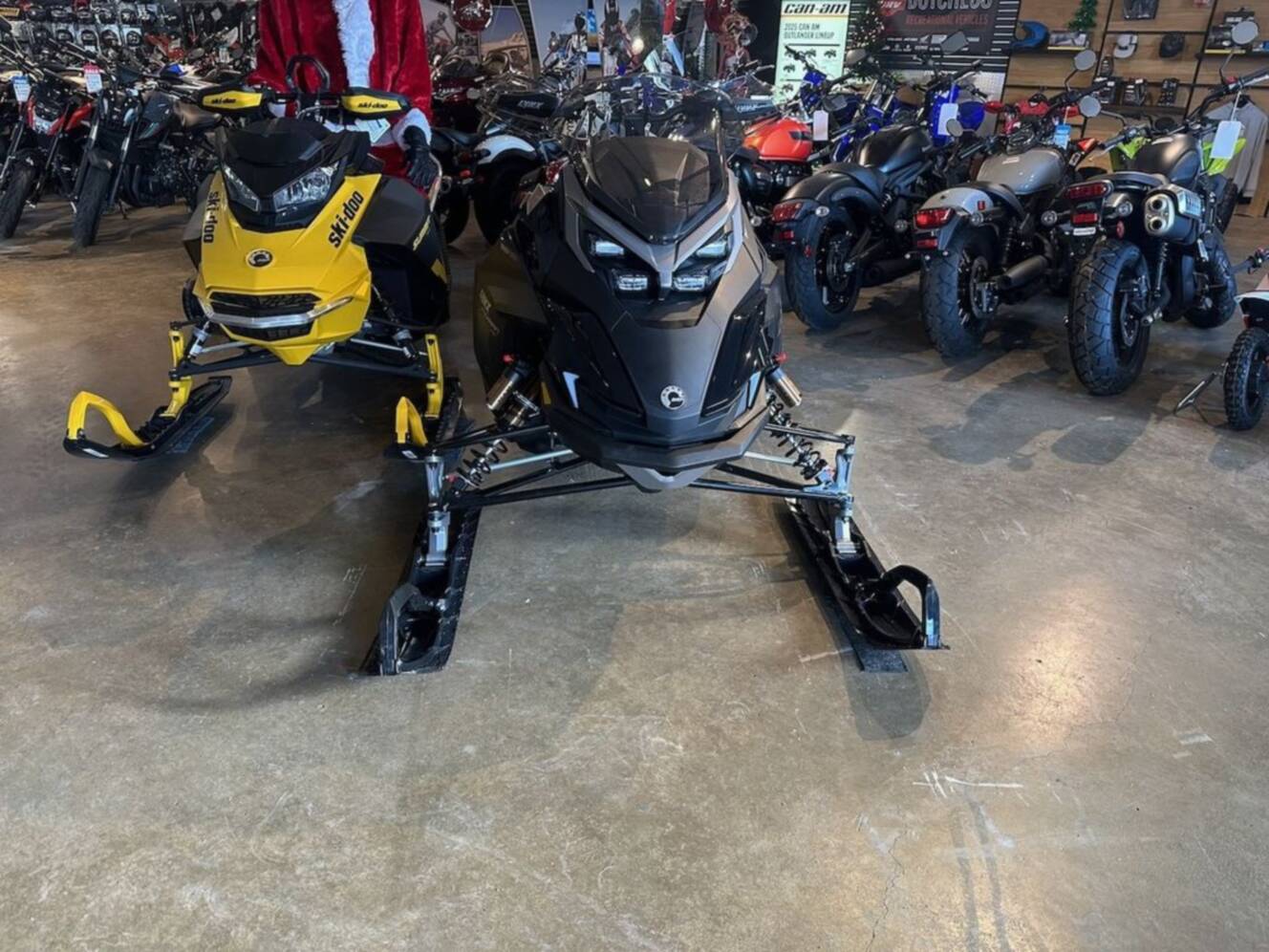 A photo of this 2026 Lynx® Xterrain RE 850 E-TEC Turbo R_10.25_Silver