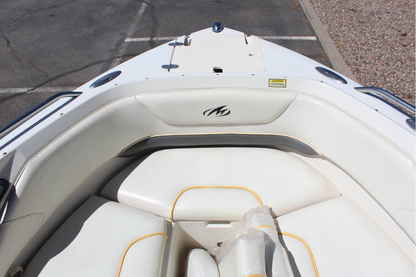 A photo of this 2008 Monterey 214fs