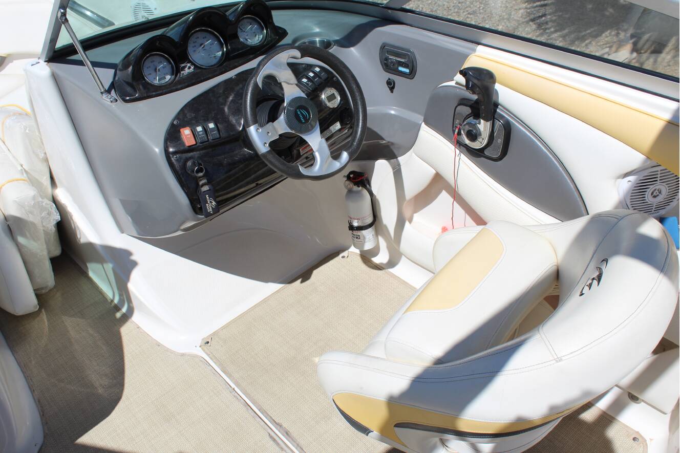A photo of this 2008 Monterey 214fs