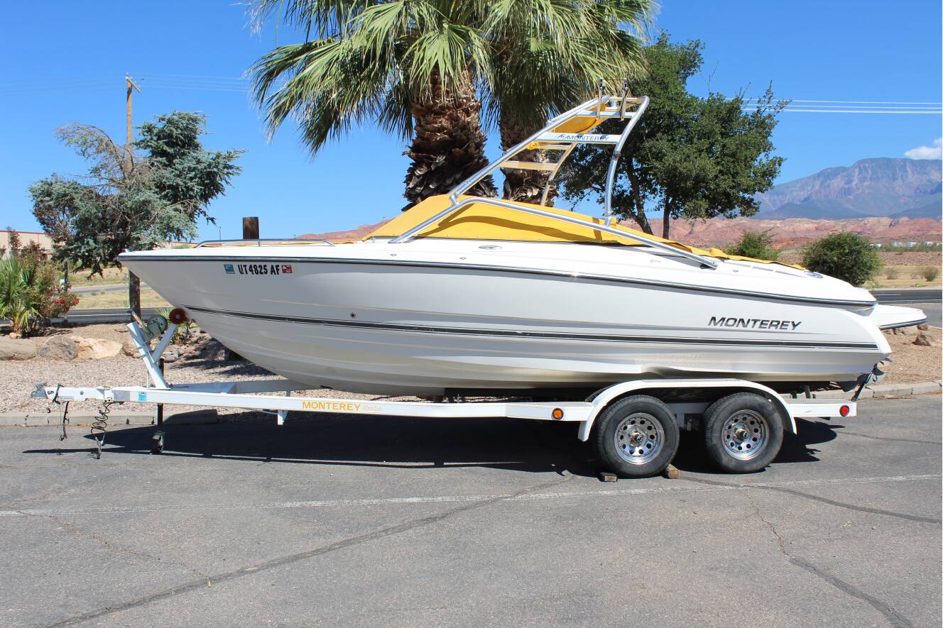 A photo of this 2008 Monterey 214fs