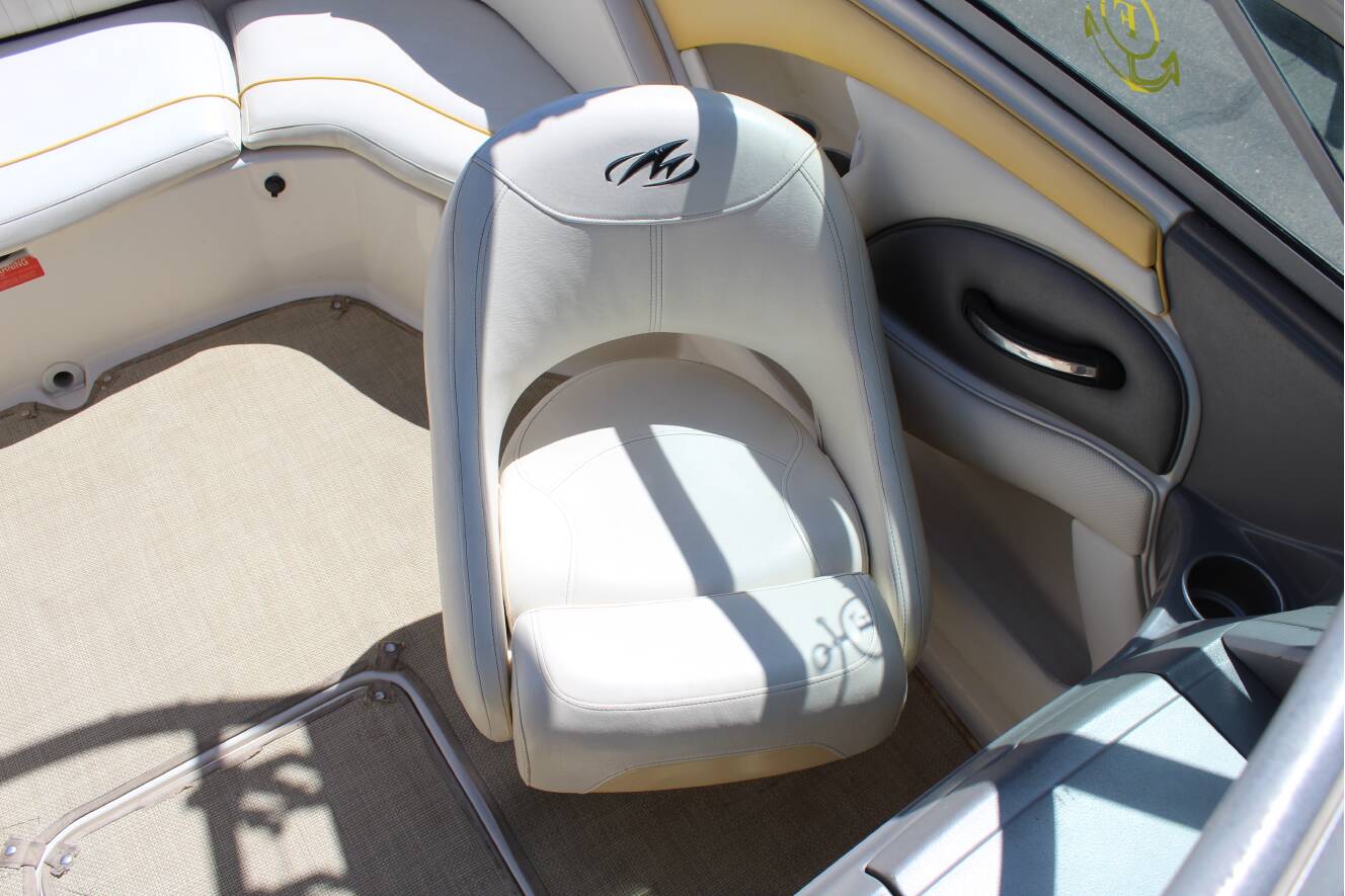 A photo of this 2008 Monterey 214fs