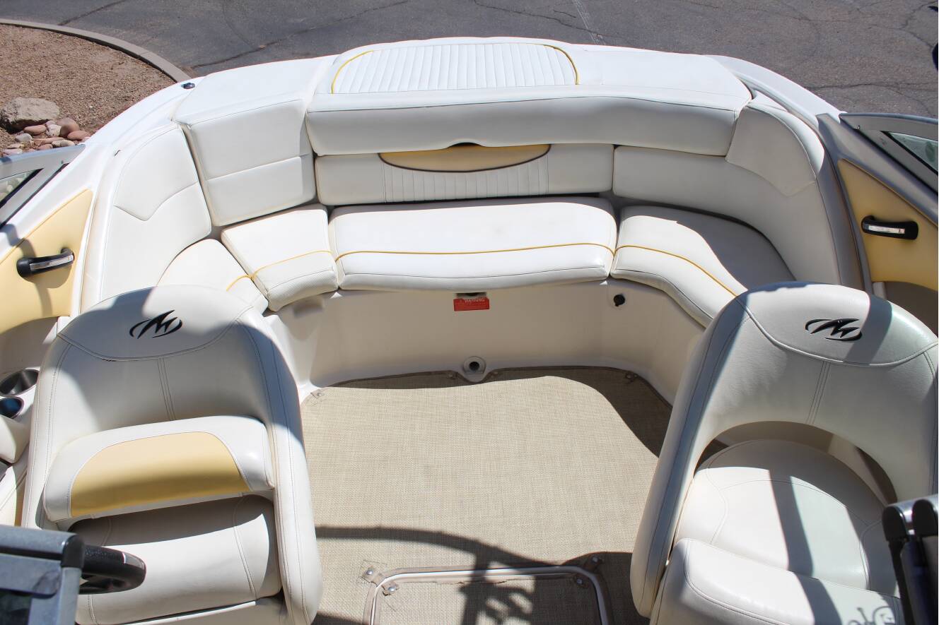 A photo of this 2008 Monterey 214fs