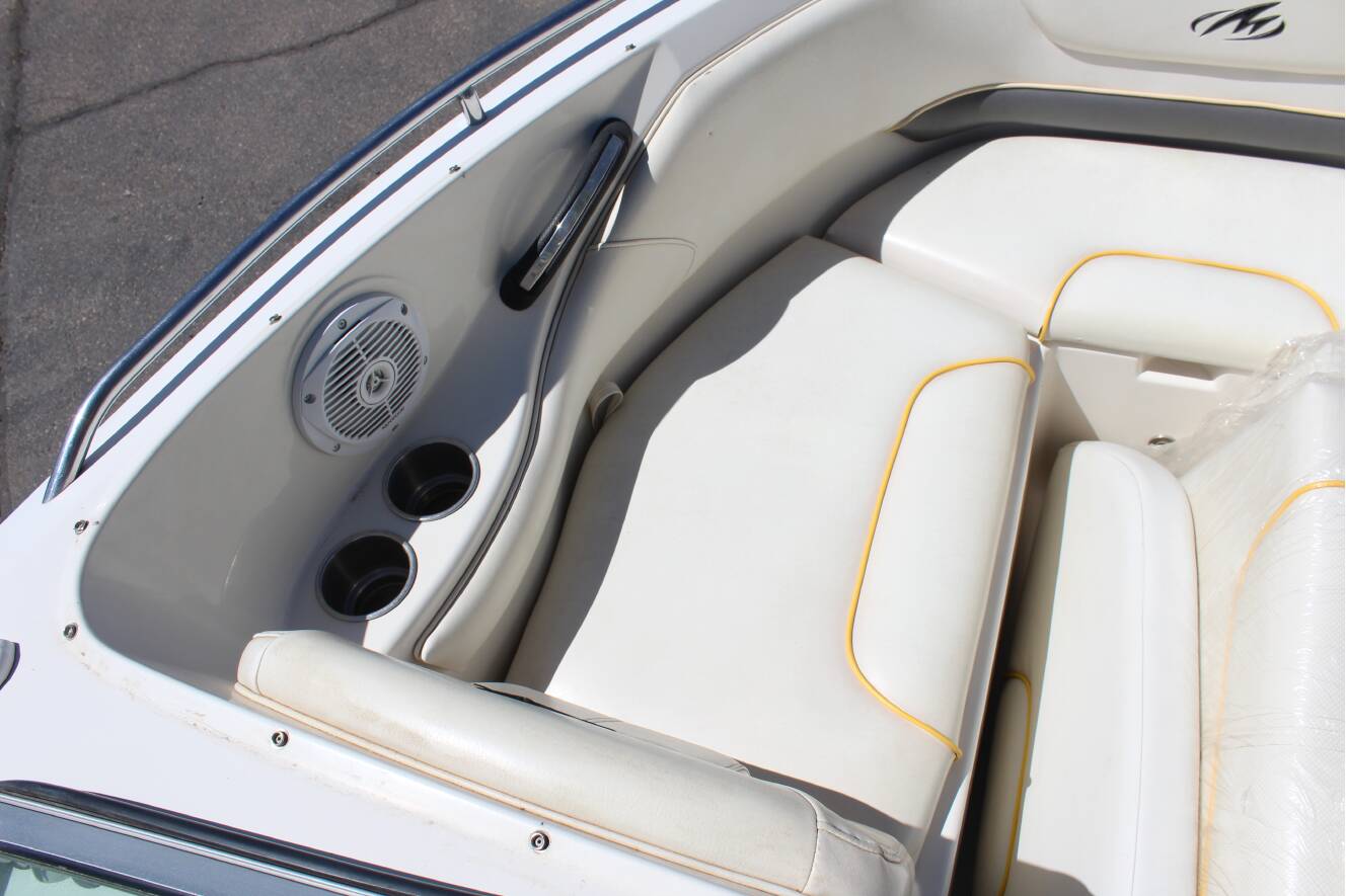 A photo of this 2008 Monterey 214fs