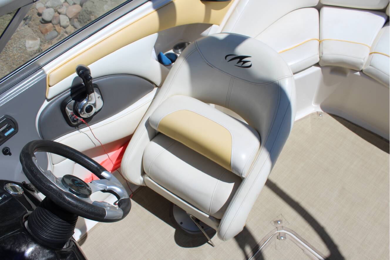 A photo of this 2008 Monterey 214fs