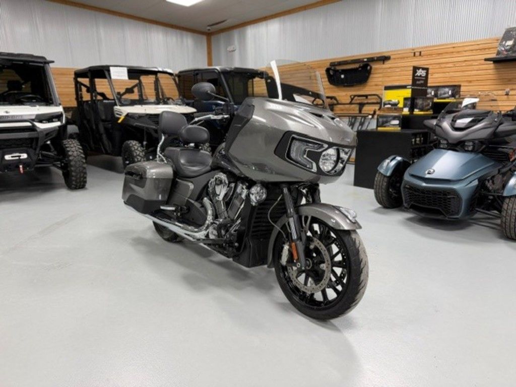 2020 Indian Motorcycle® Challenger Titanium Metallic BASE in Frontenac, KS