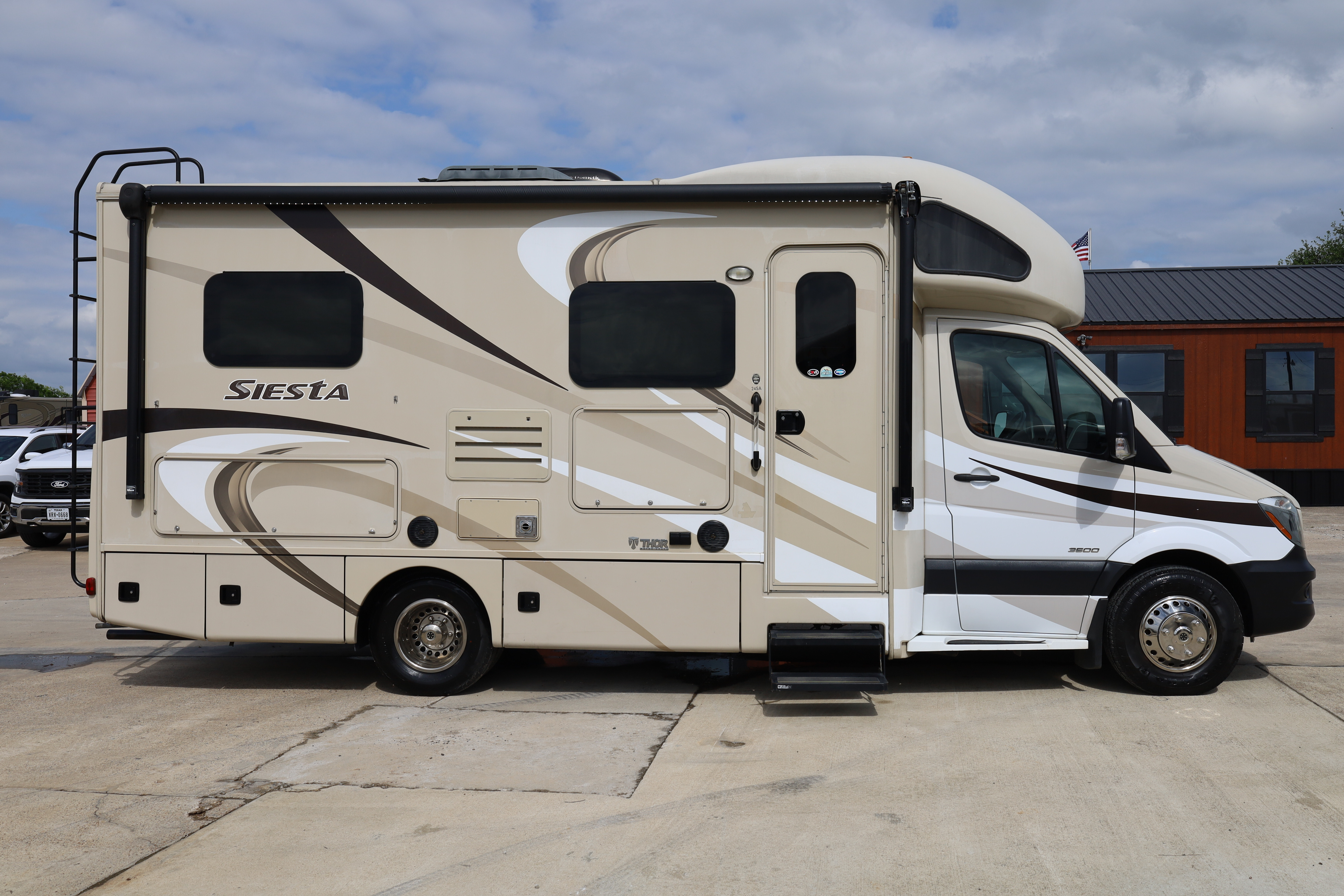 2015 Thor Motor Coach Siesta Sprinter 24ST in royse city TX