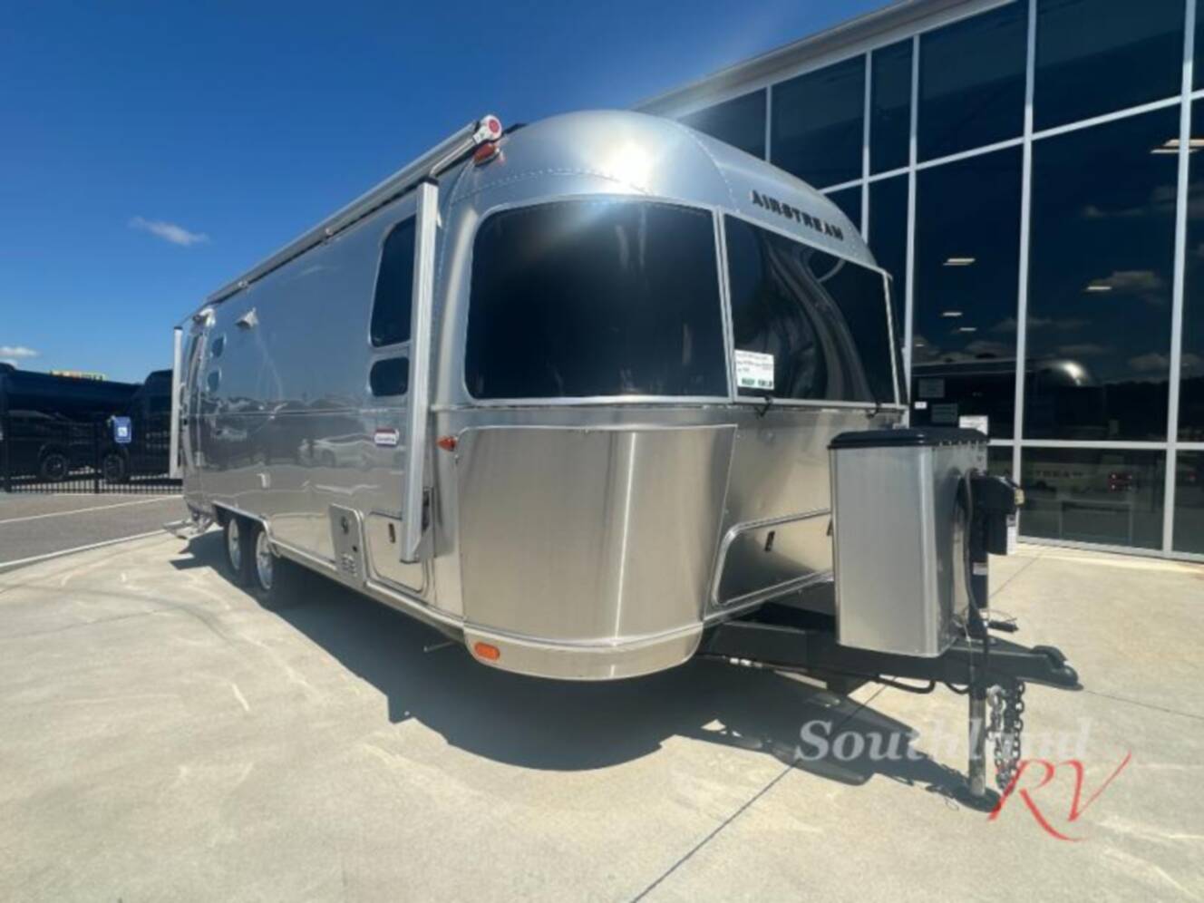 A photo of this 2023 Airstream International 25FB Twin