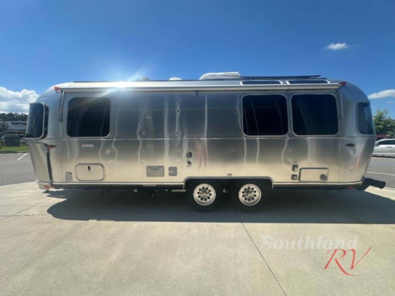 A photo of this 2023 Airstream International 25FB Twin