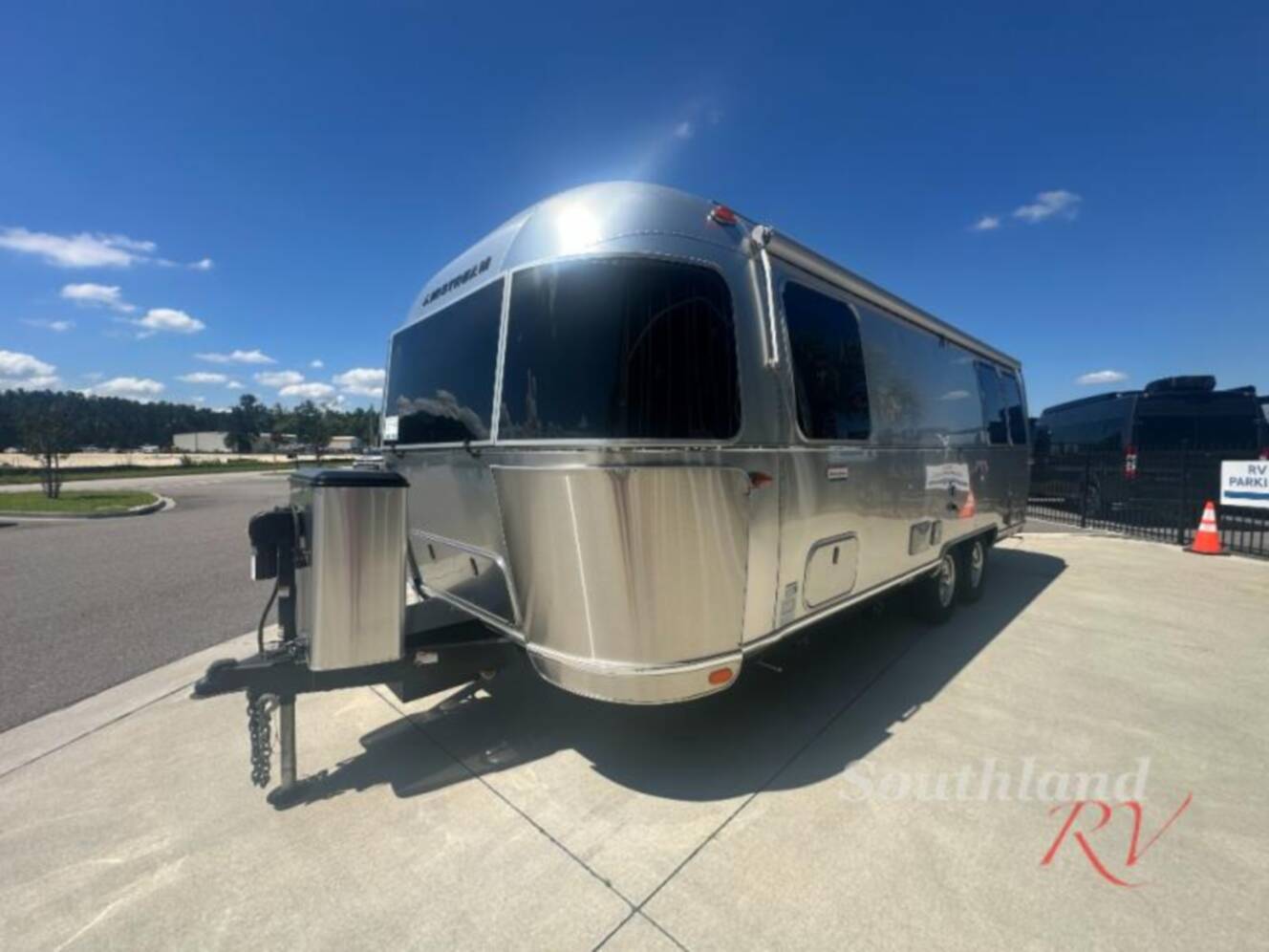 A photo of this 2023 Airstream International 25FB Twin