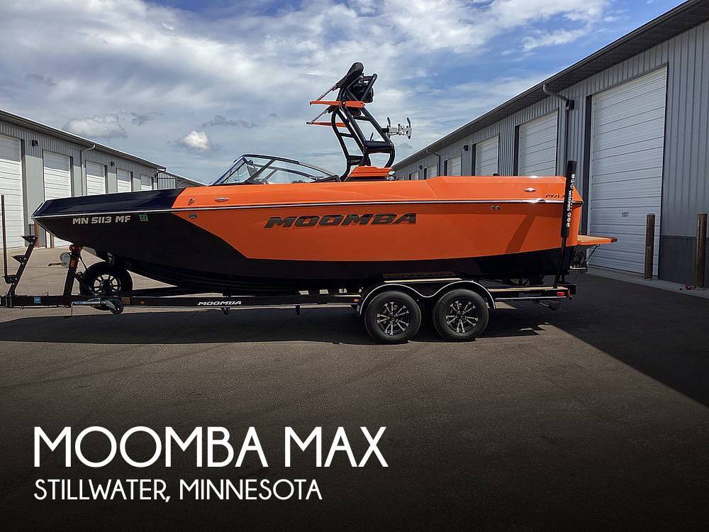 2022 Moomba max Ski and Wakeboard Boat boat