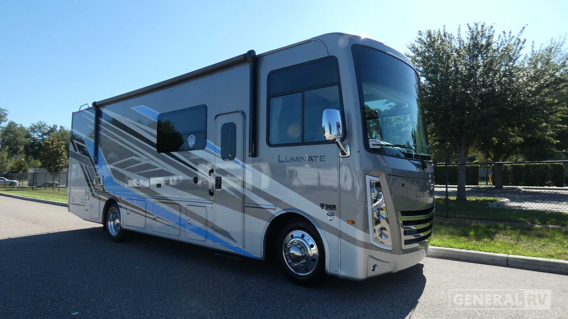 2027 Thor Motor Coach LUMINATE MM30 in dover FL