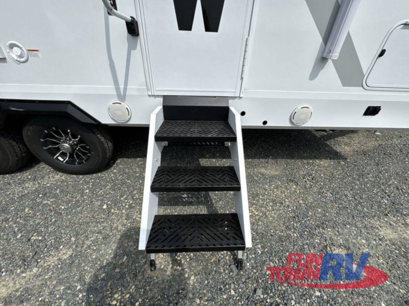 A photo of this 2026 Winnebago Thrive 22MBH