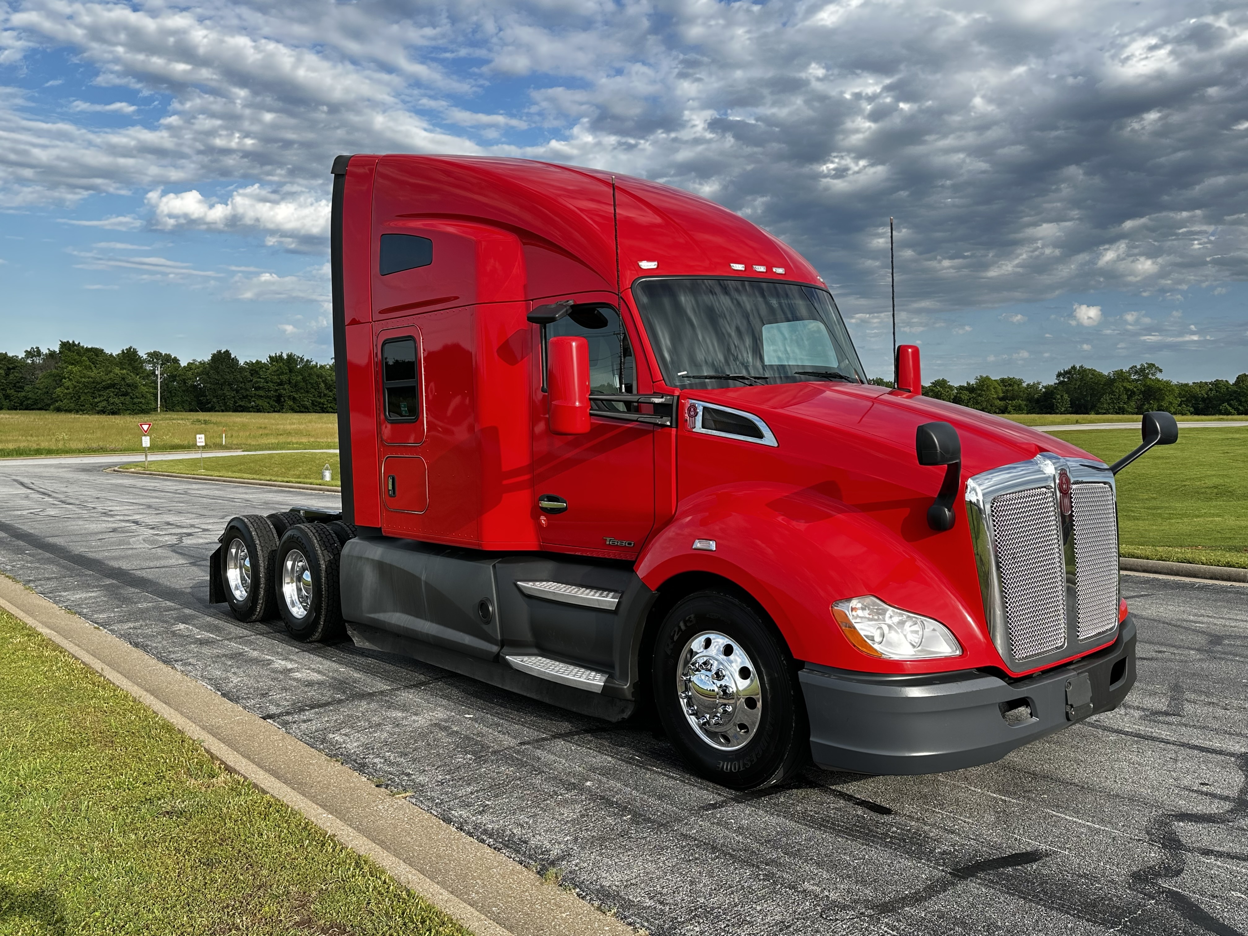 2022 KENWORTH T680 in Joplin, MO