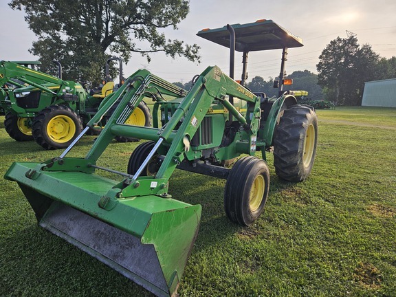 1998 John Deere 5210 in Martin, TN