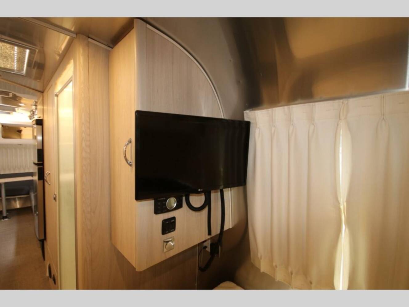 A photo of this 2022 Airstream Globetrotter 27FB Twin