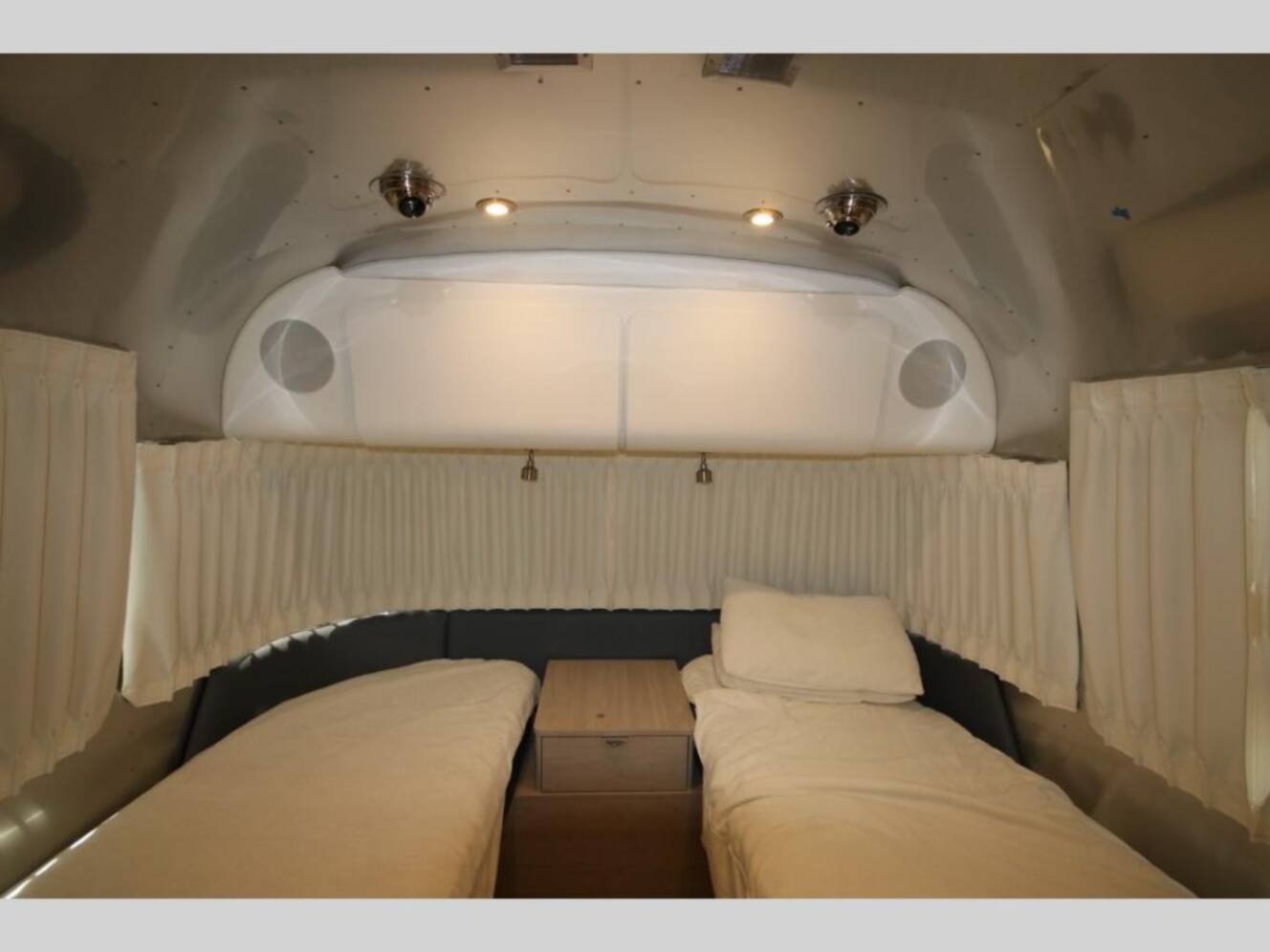 A photo of this 2022 Airstream Globetrotter 27FB Twin