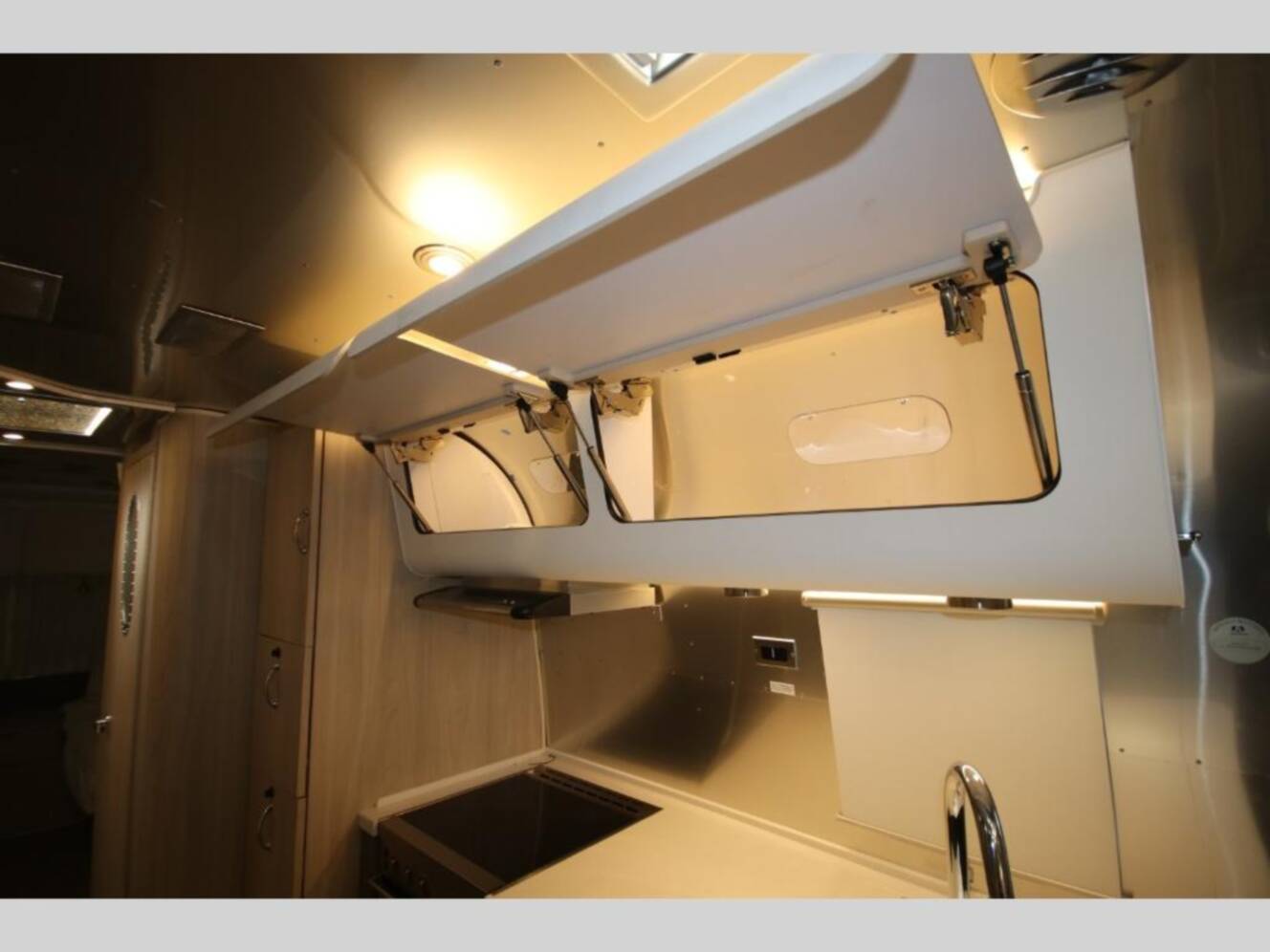 A photo of this 2022 Airstream Globetrotter 27FB Twin