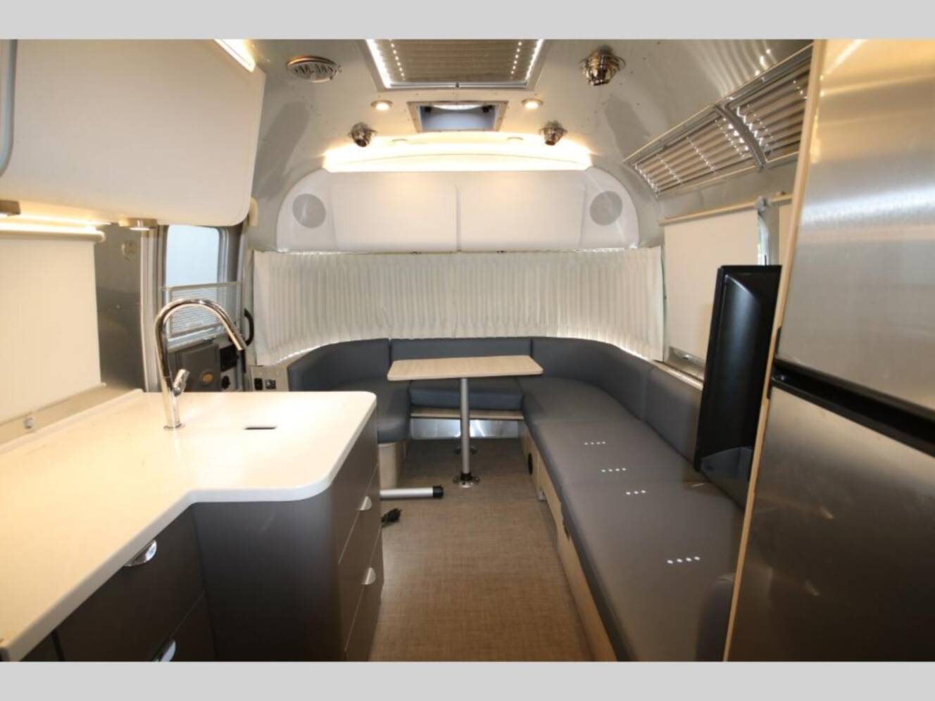 A photo of this 2022 Airstream Globetrotter 27FB Twin