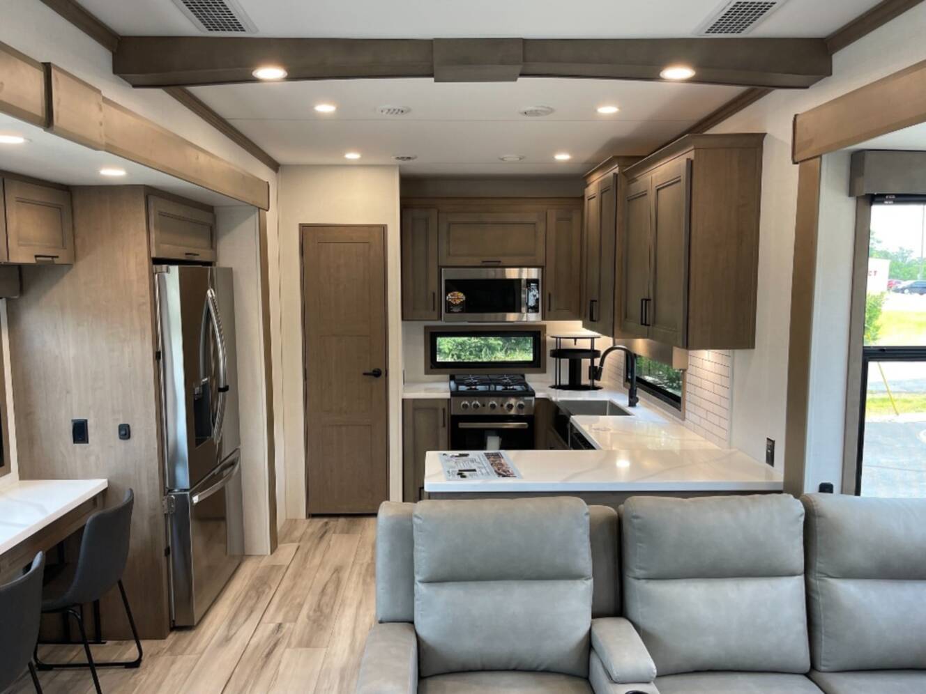 A photo of this 2026 Kz Durango Gold G390MLQ