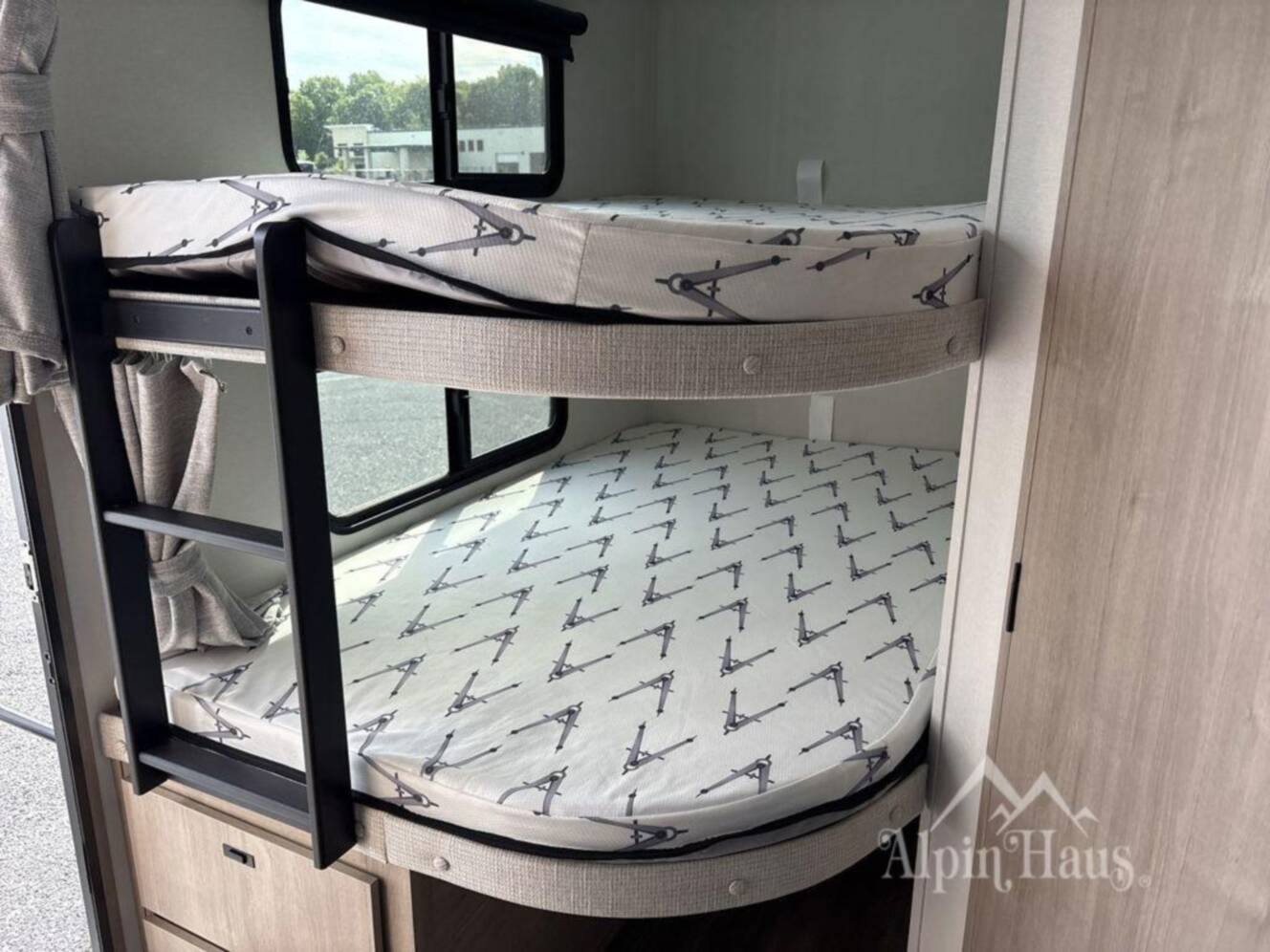 A photo of this 2027 Grand Design Imagine 2800BH