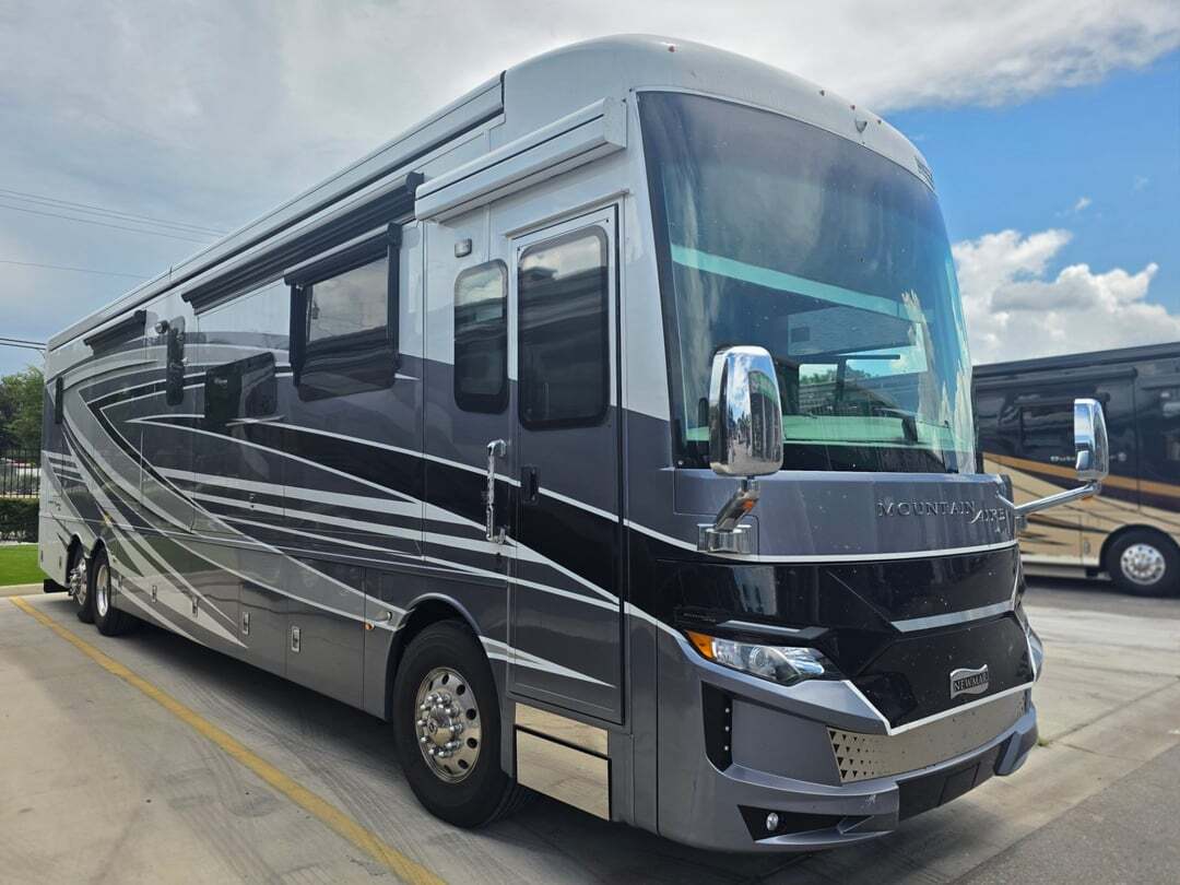2023 Newmar Mountain Aire 4551 RV