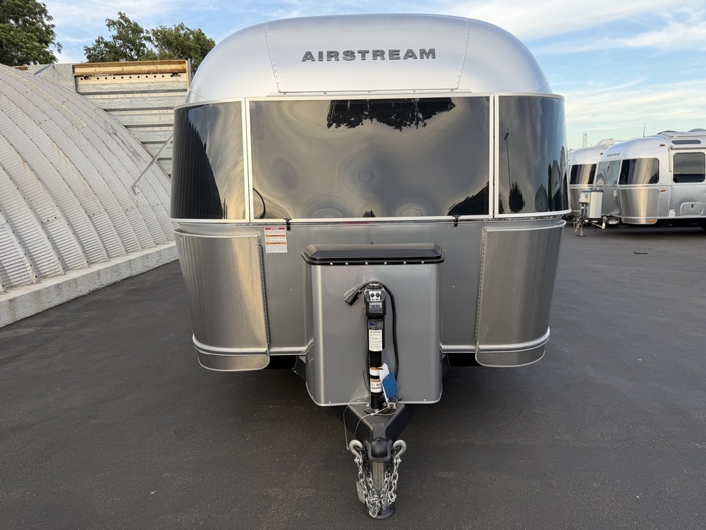 2026 Airstream FLYING CLOUD 25FB QUEEN in winters CA