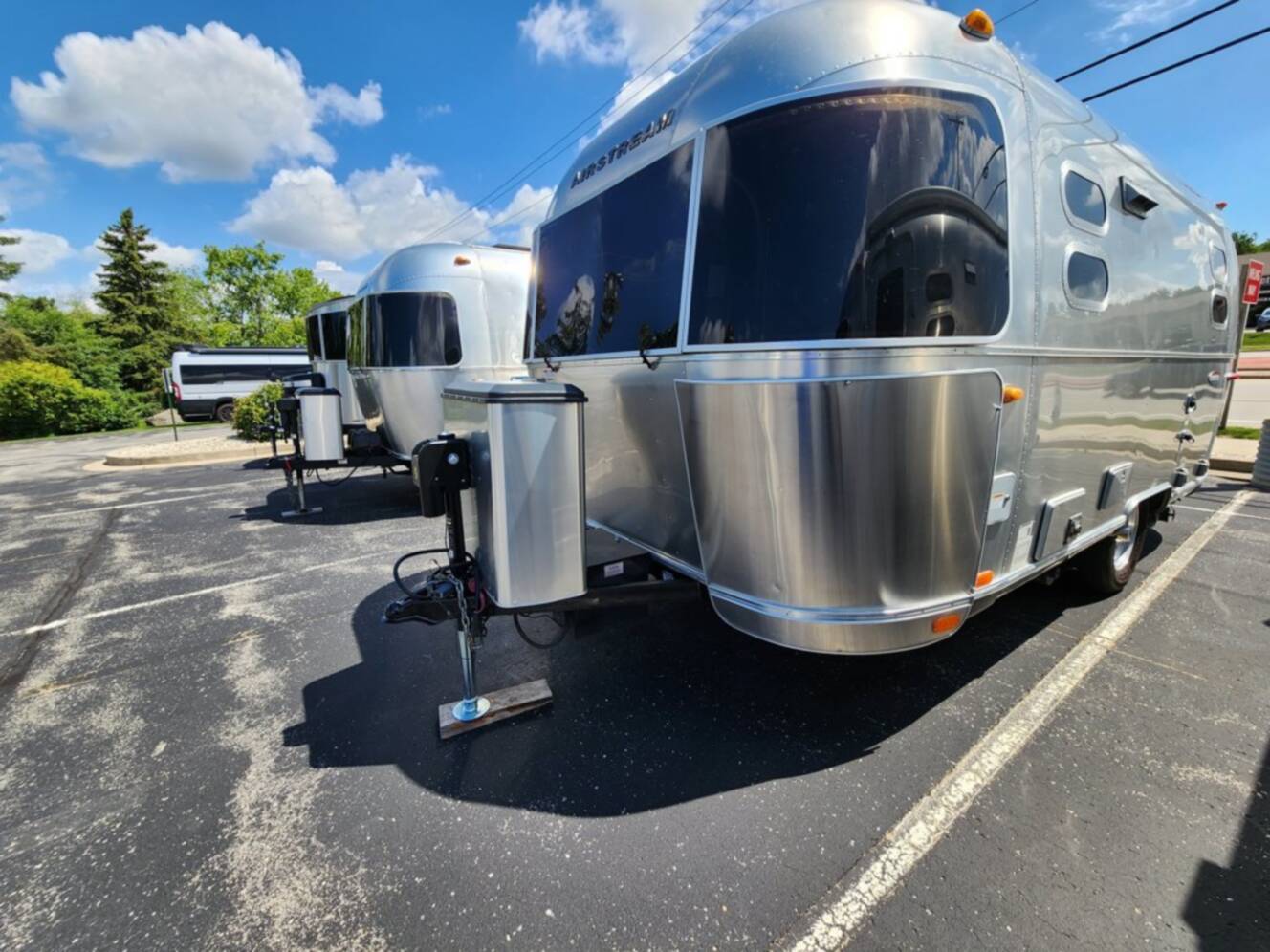 A photo of this 2016 Airstream International Signature 19