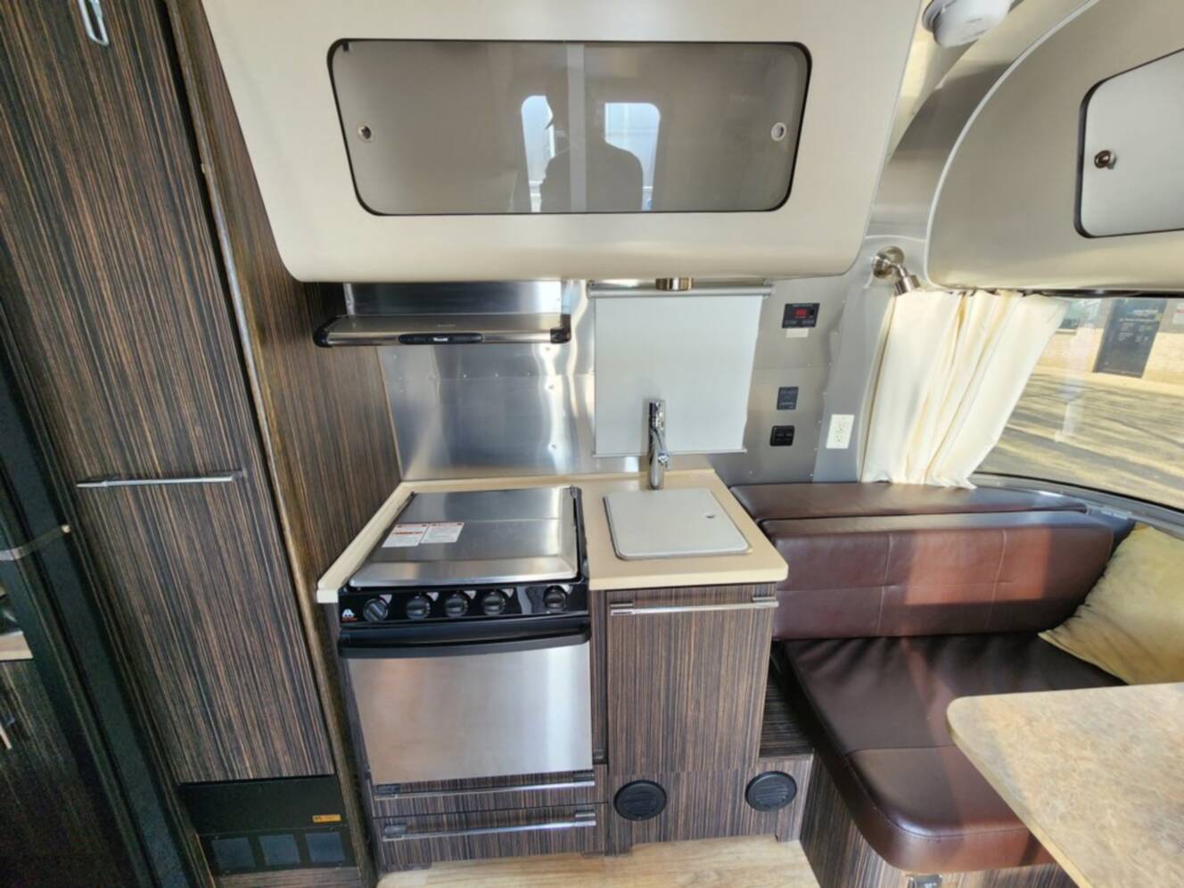 A photo of this 2016 Airstream International Signature 19