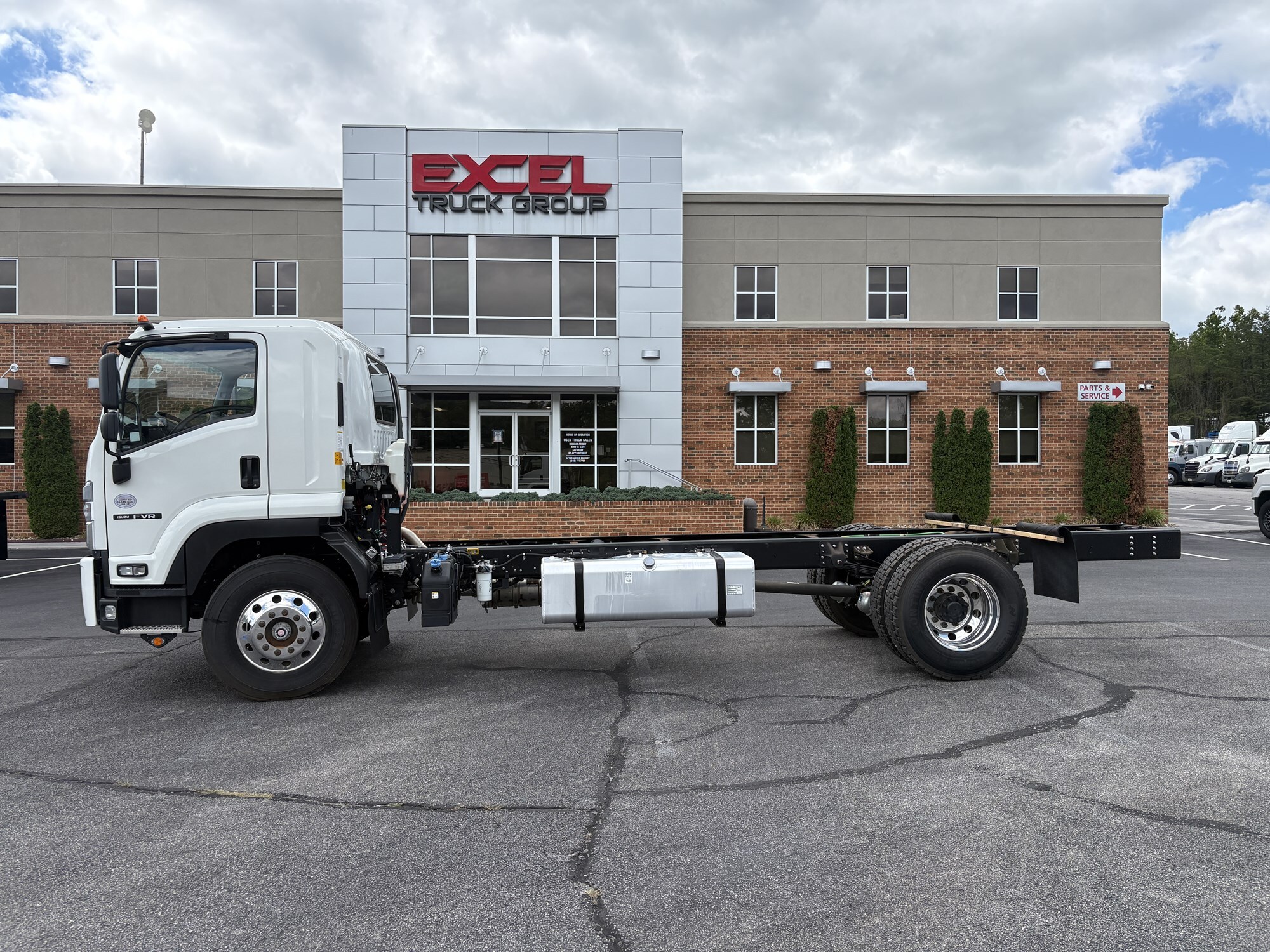 2024 ISUZU FVR in Weyers Cave, VA