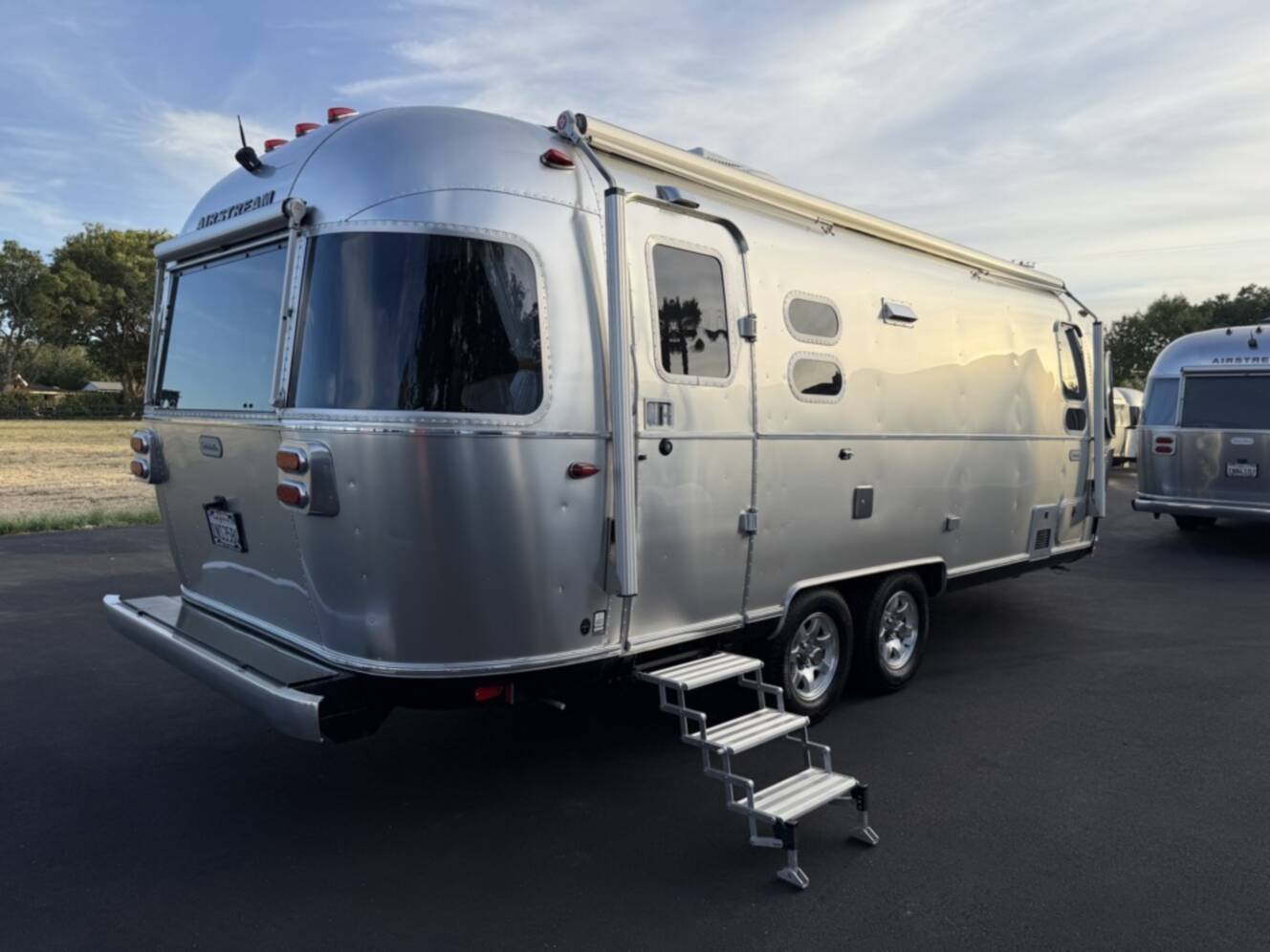 A photo of this 2021 Airstream GLOBETROTTER 25FBQ