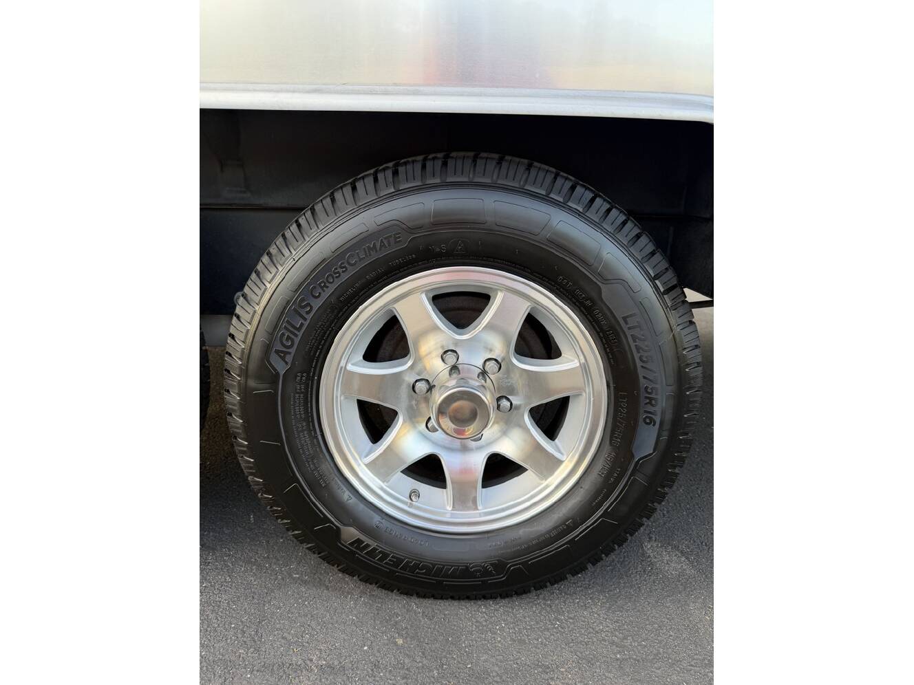 A photo of this 2021 Airstream GLOBETROTTER 25FBQ