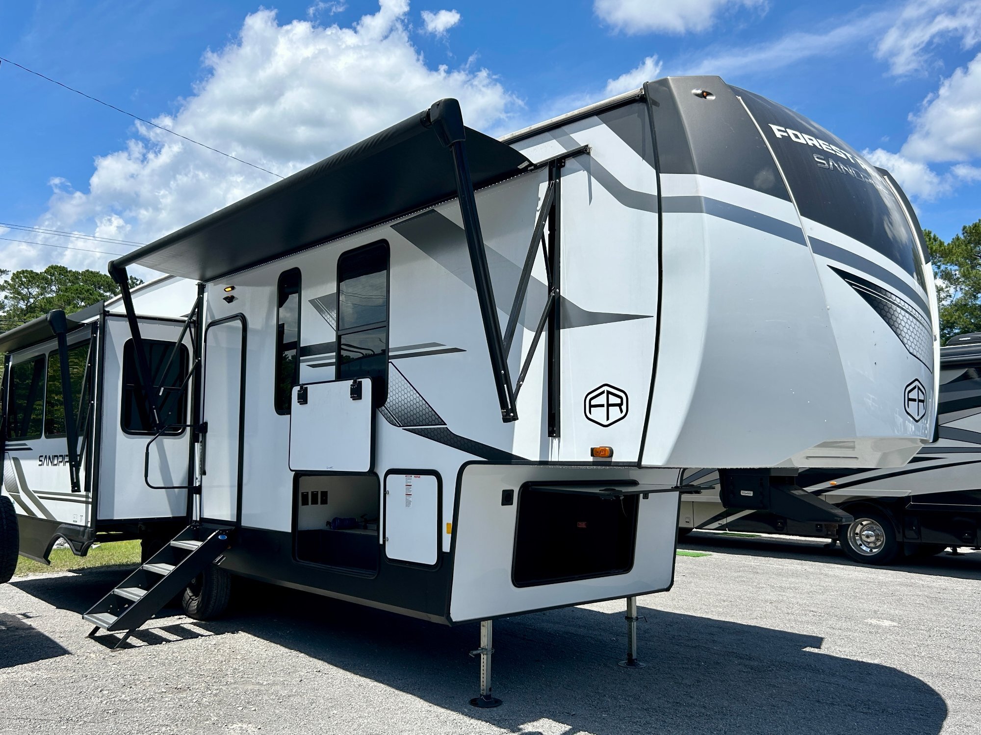 2025 Forest River Sandpiper 3370RLS in ravenel SC