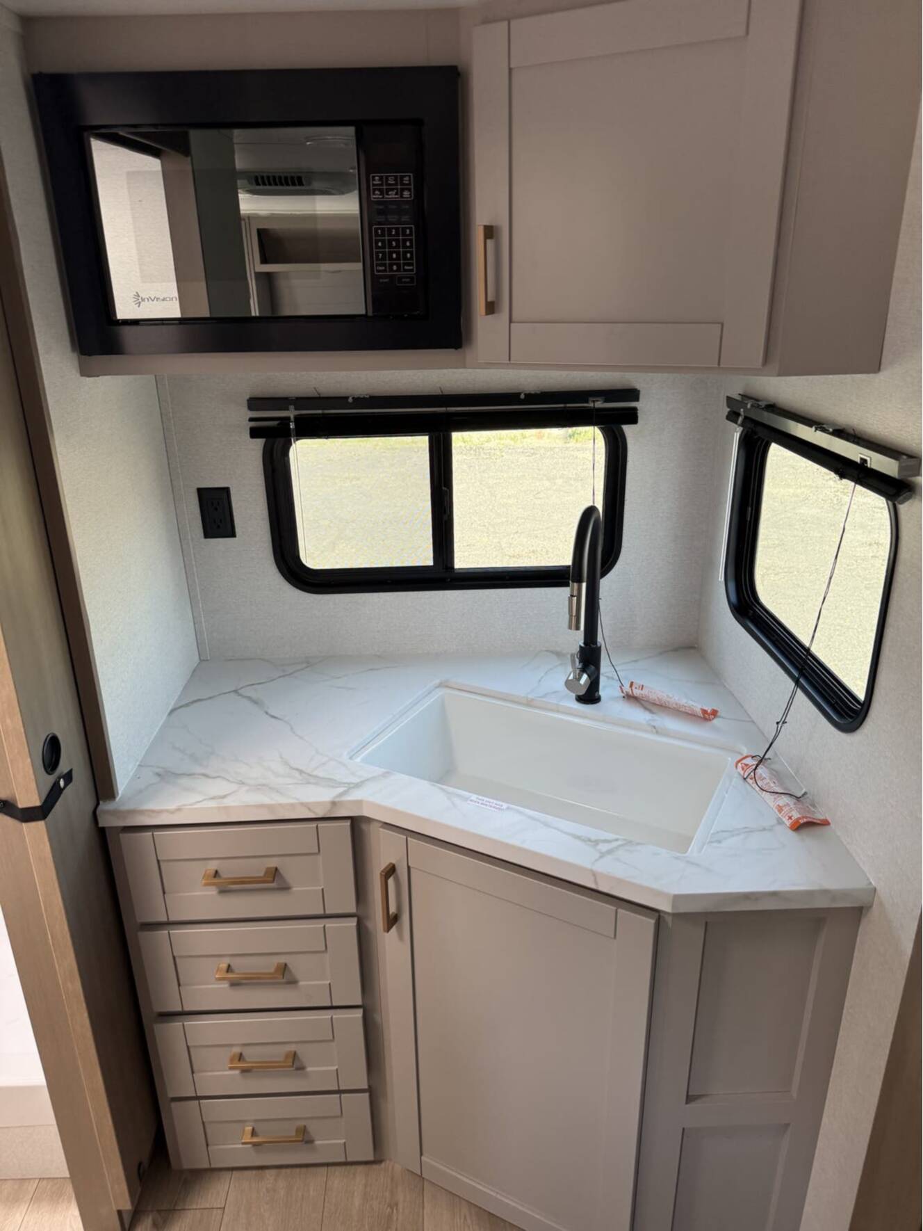 A photo of this 2027 Jayco Jay Flight 225MLSW