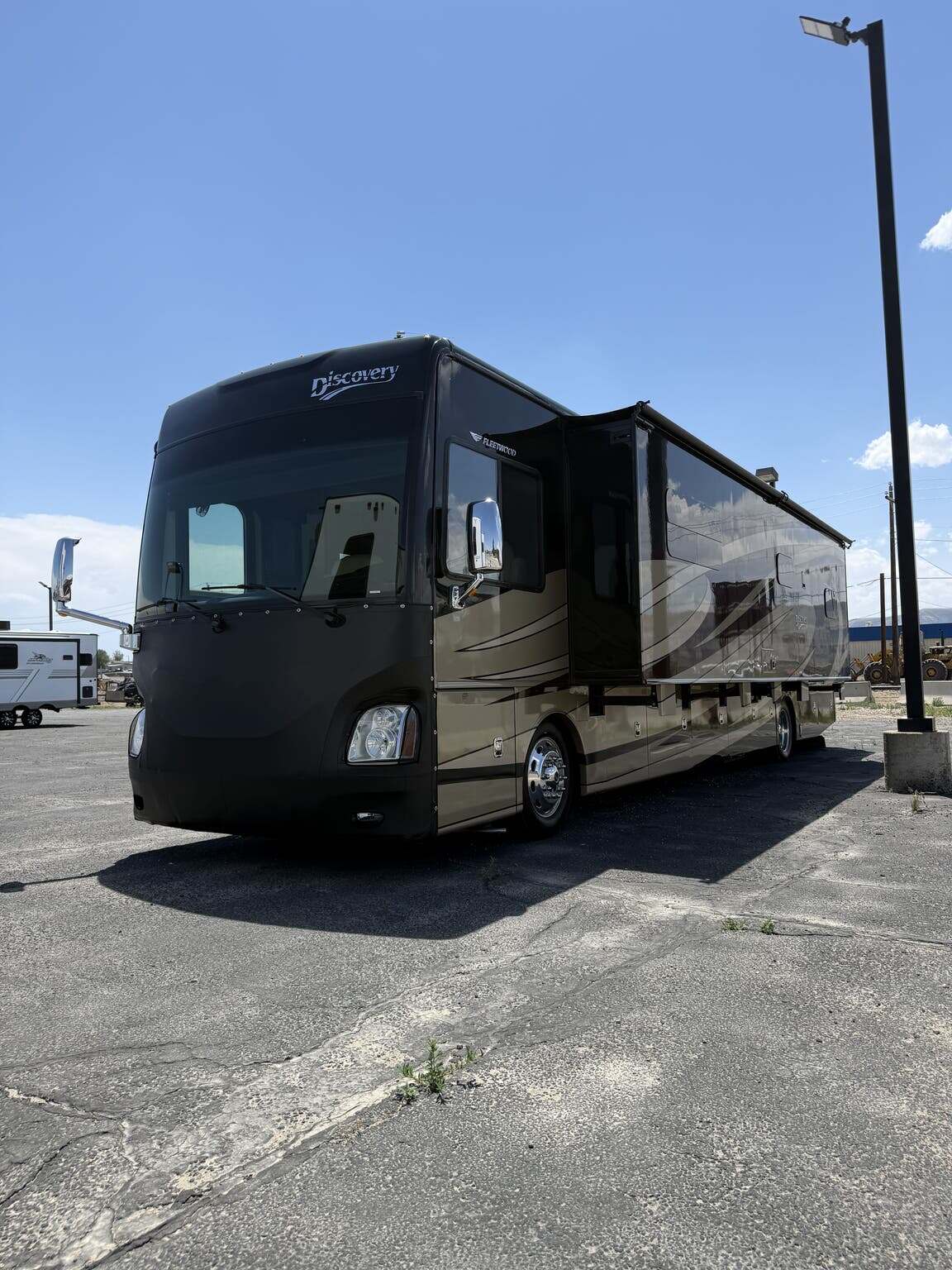2016 Fleetwood Discovery 40E in rock springs WY