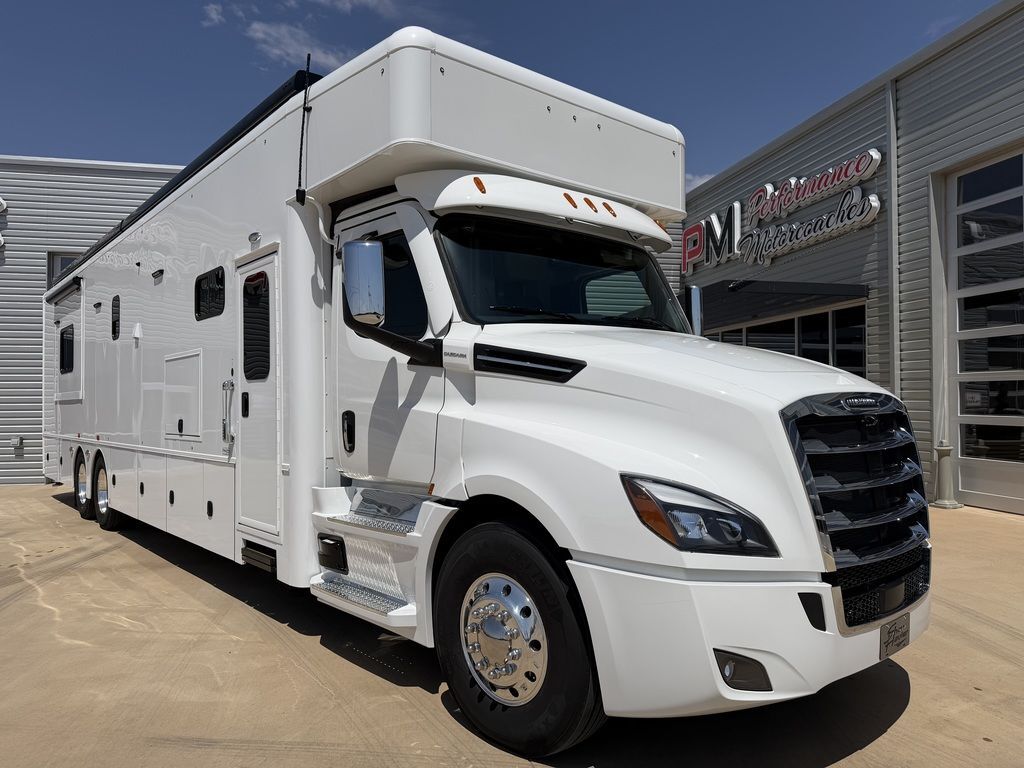 2027 Showhauler MOTORHOME 36KTSSL-B in wolfforth TX