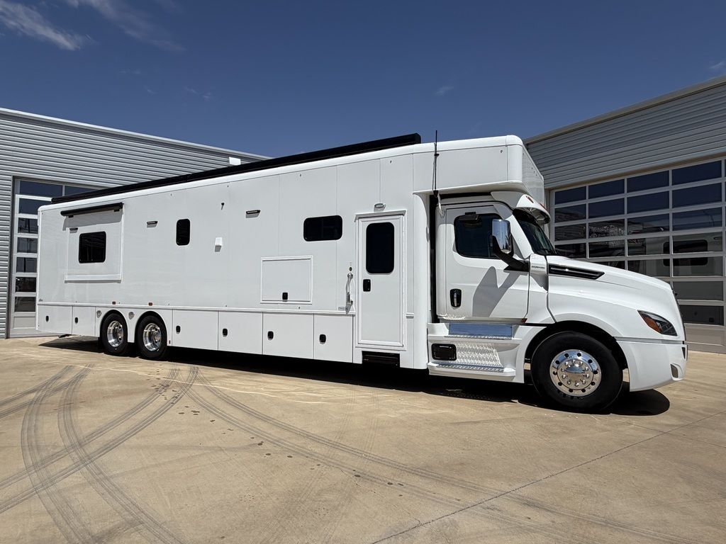 2027 Showhauler MOTORHOME 36KTSSL-B in wolfforth TX