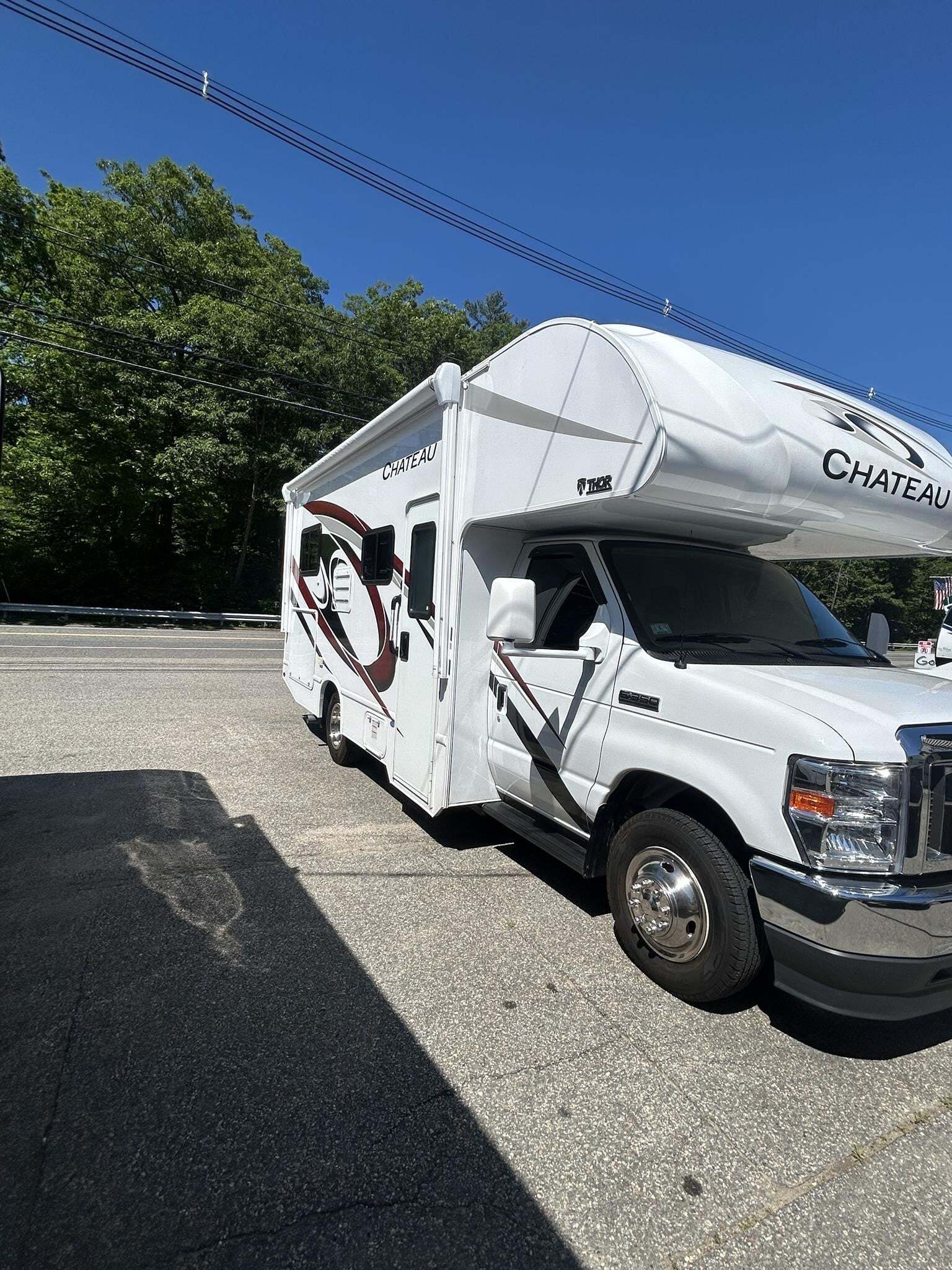 2022 Thor Motor Coach CHATEAU 22E in boylston MA