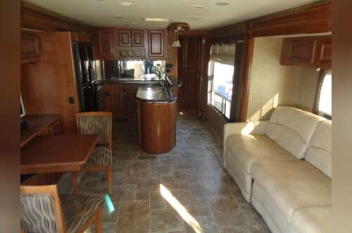 2014 Thor Motor Coach CHALLENGER 37GT in pahrump NV