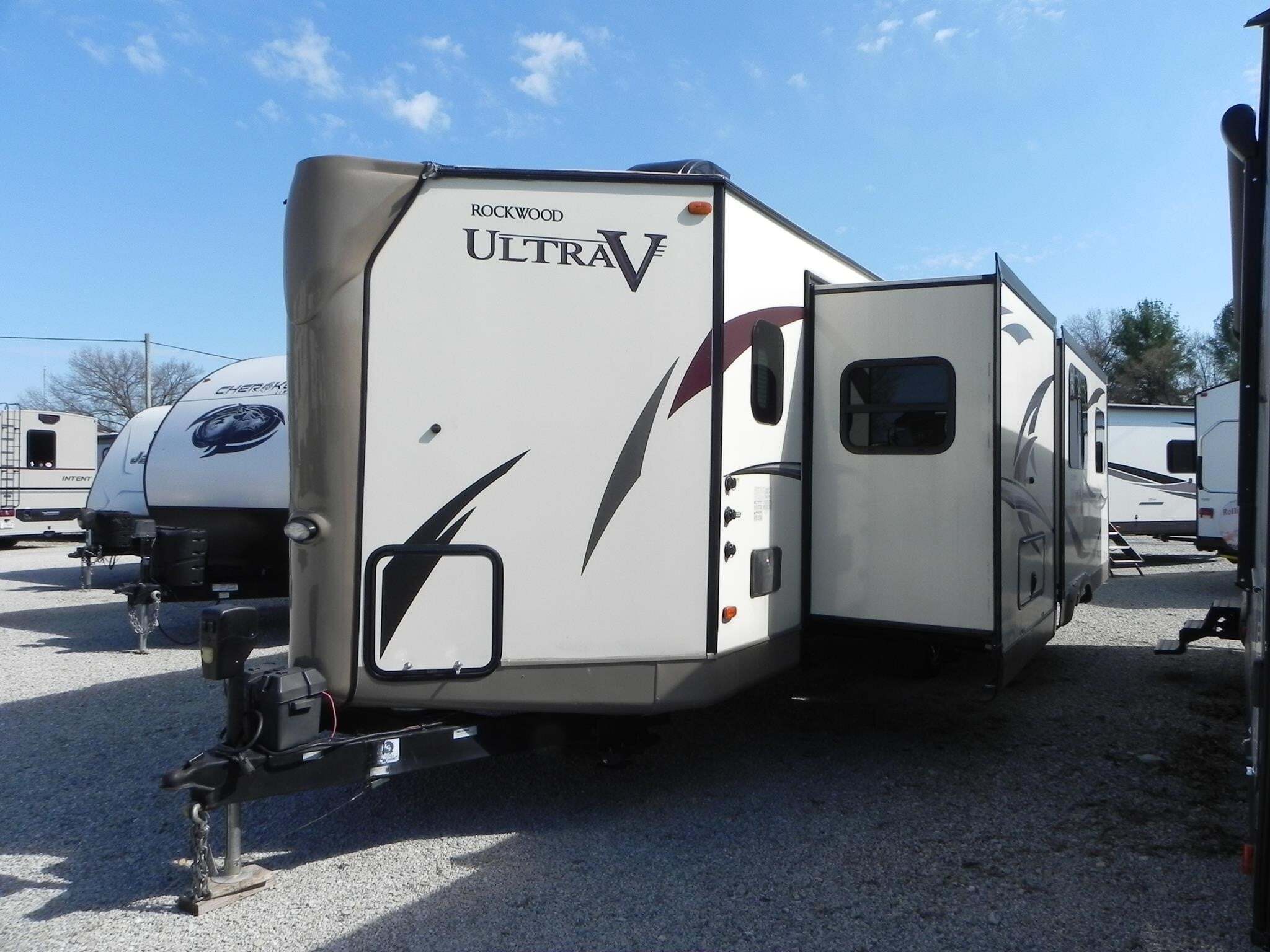 2017 Forest River ROCKWOOD ULTRA V 2715VS in mitchell IN