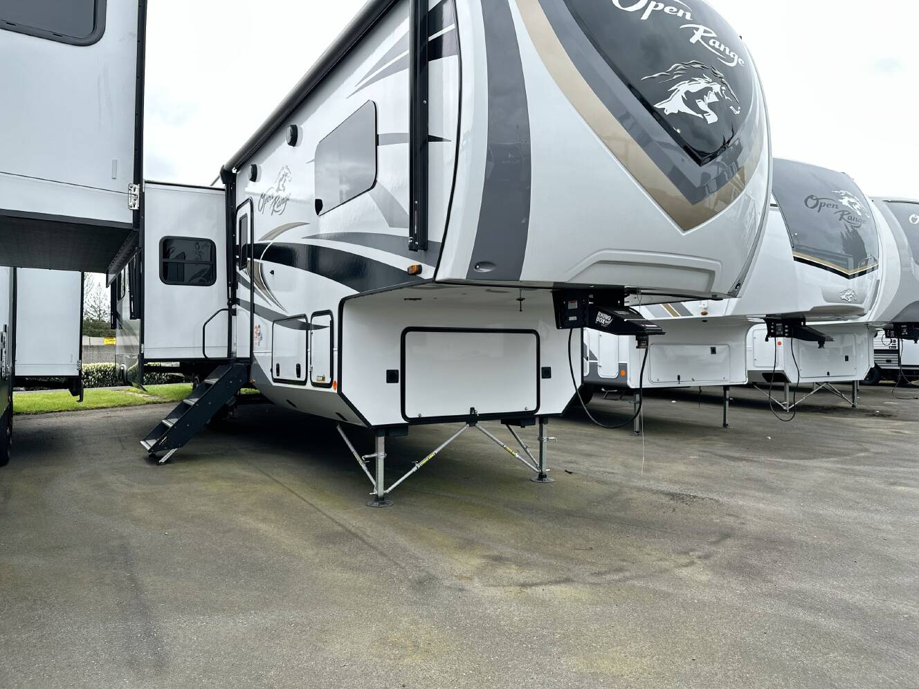 A photo of this 2023 Highland Ridge OPEN RANGE 374BHS