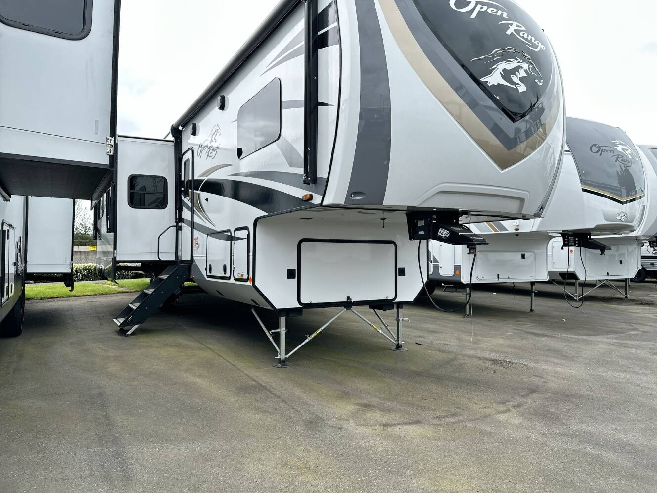 A photo of this 2023 Highland Ridge OPEN RANGE 374BHS