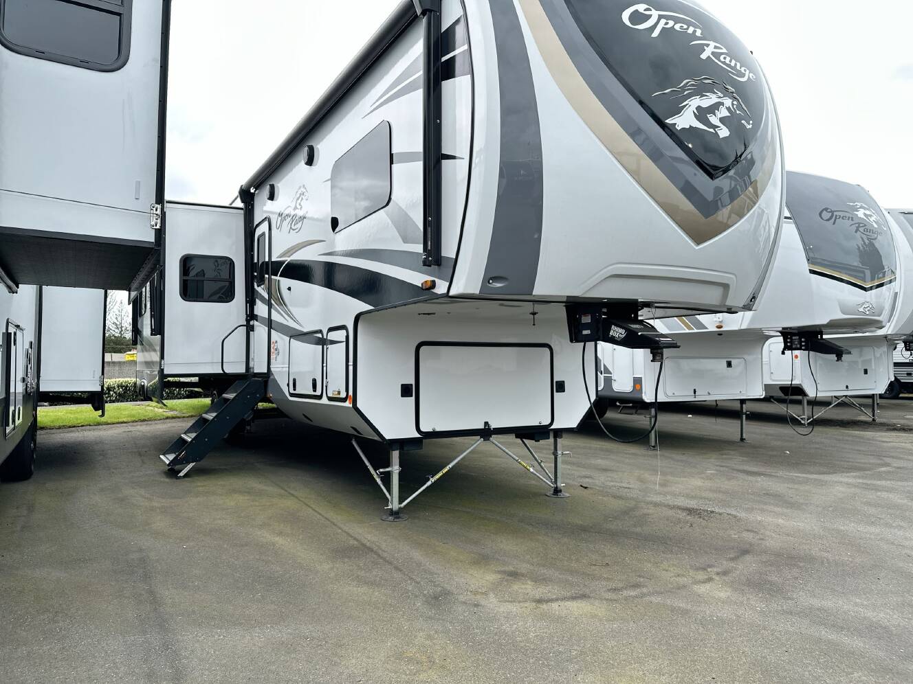 A photo of this 2023 Highland Ridge OPEN RANGE 374BHS