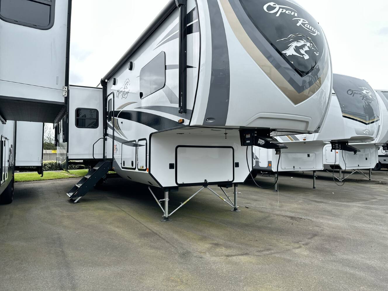 A photo of this 2023 Highland Ridge OPEN RANGE 374BHS