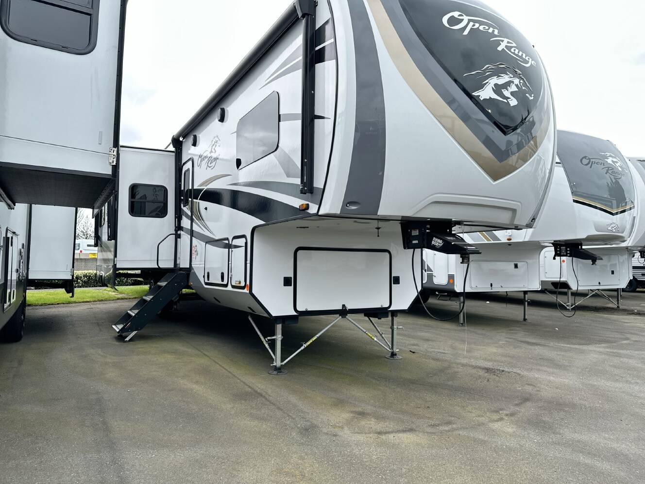 A photo of this 2023 Highland Ridge OPEN RANGE 374BHS