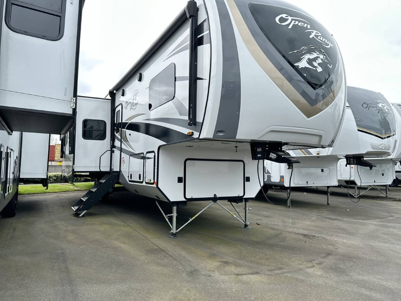 A photo of this 2023 Highland Ridge OPEN RANGE 374BHS