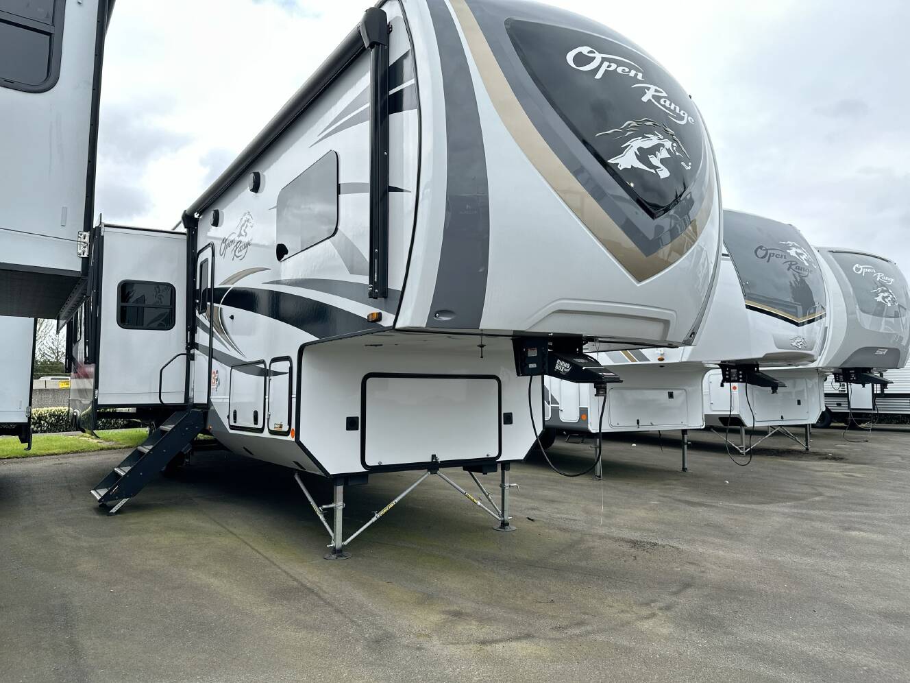 A photo of this 2023 Highland Ridge OPEN RANGE 374BHS