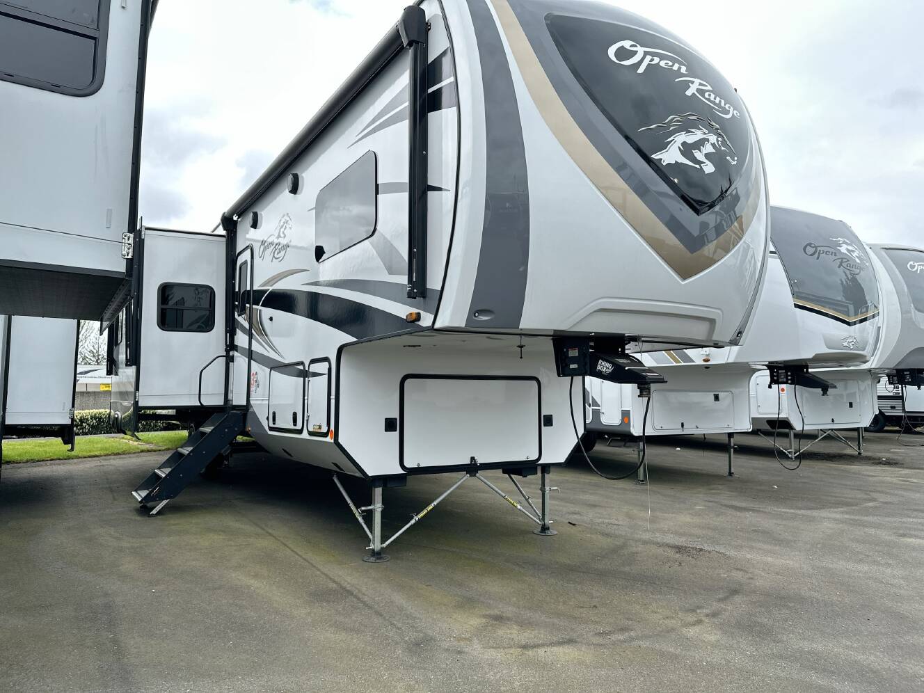 A photo of this 2023 Highland Ridge OPEN RANGE 374BHS