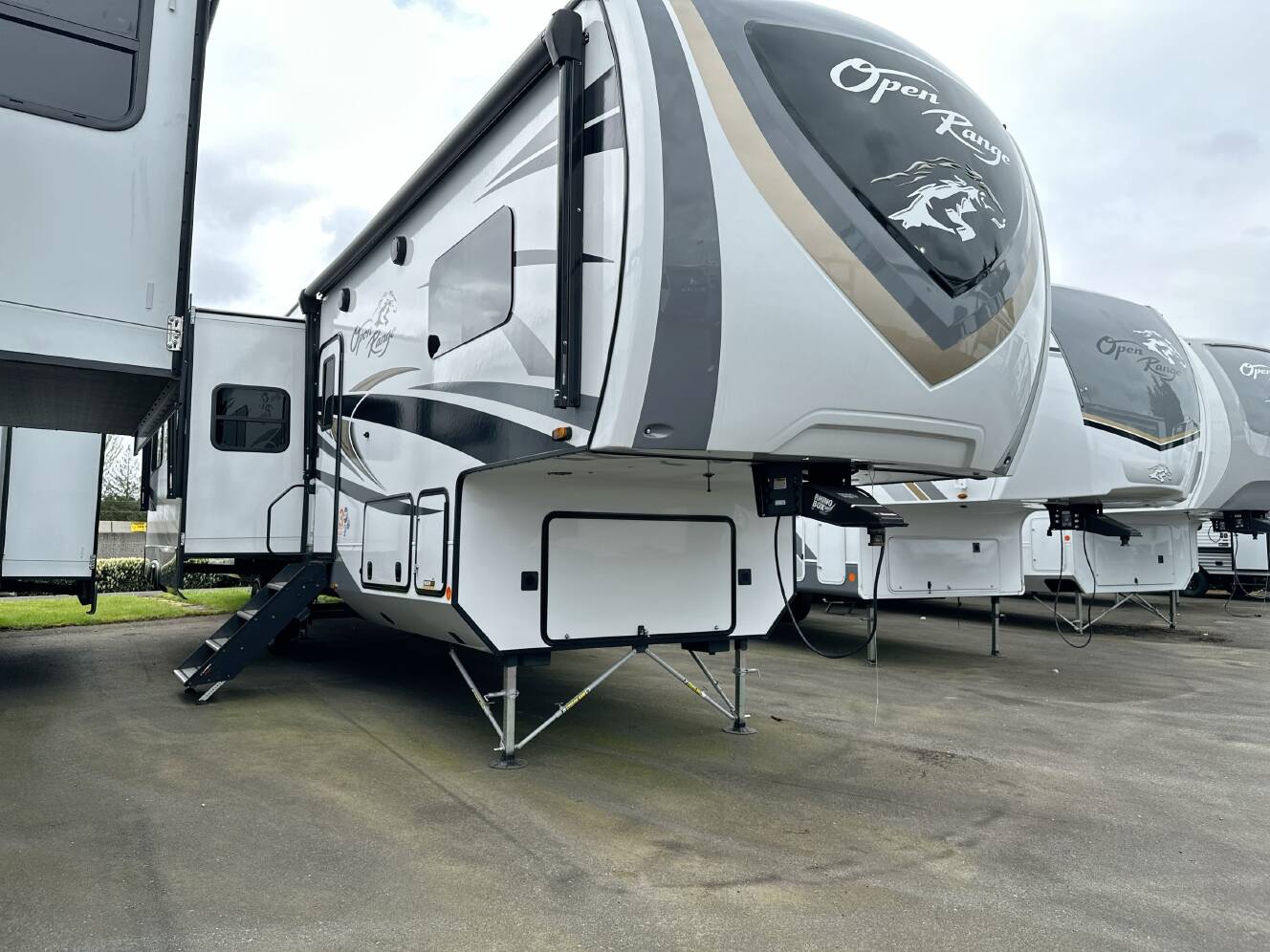A photo of this 2023 Highland Ridge OPEN RANGE 374BHS