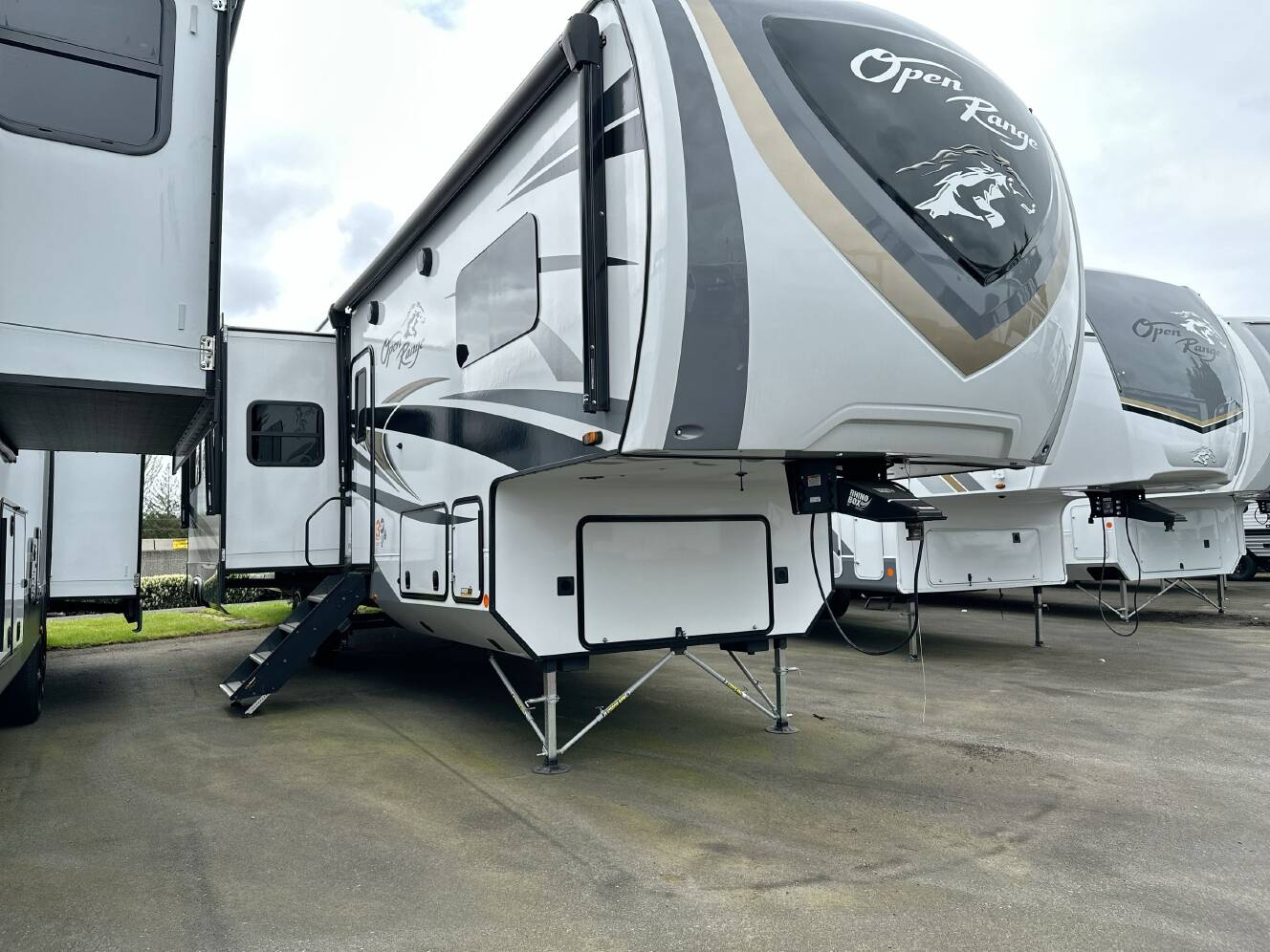 A photo of this 2023 Highland Ridge OPEN RANGE 374BHS