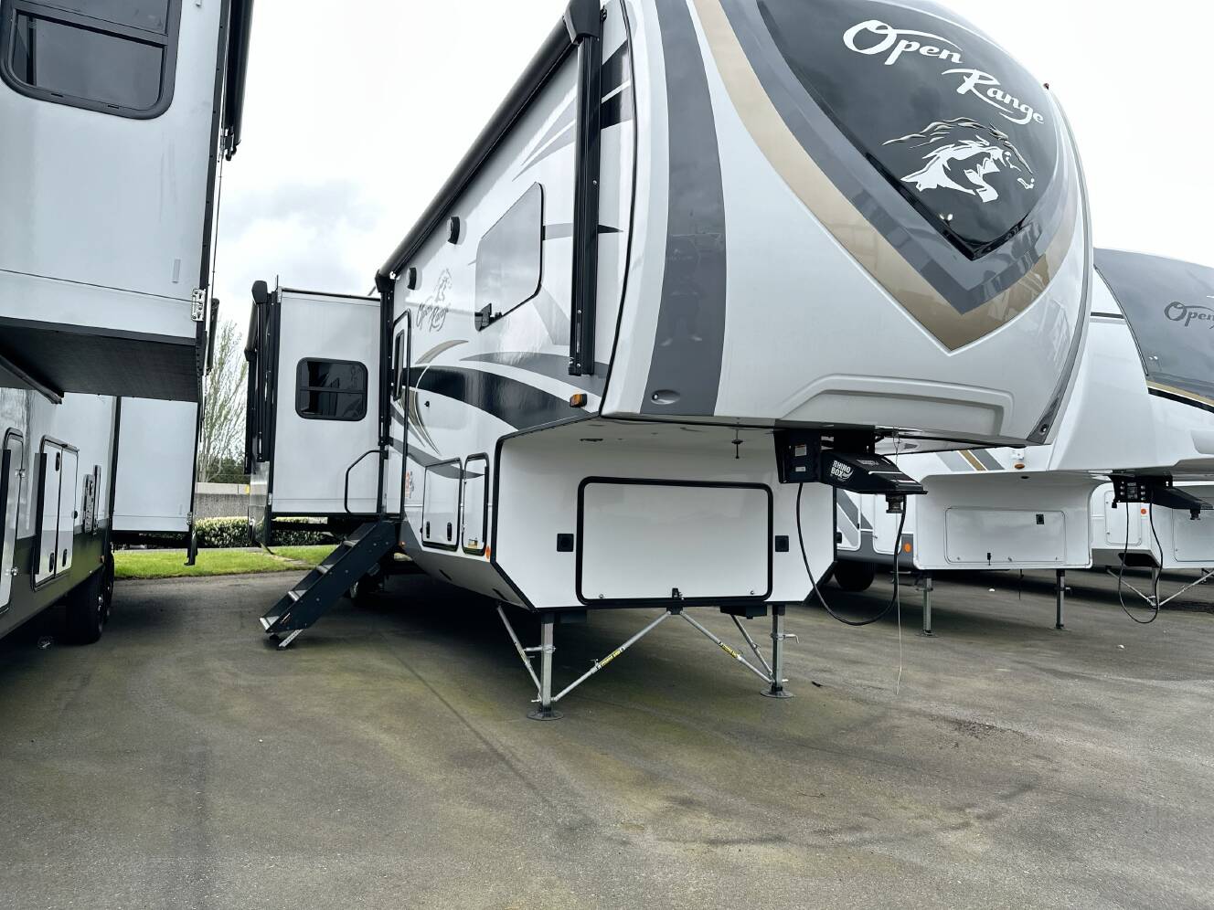 A photo of this 2023 Highland Ridge OPEN RANGE 374BHS